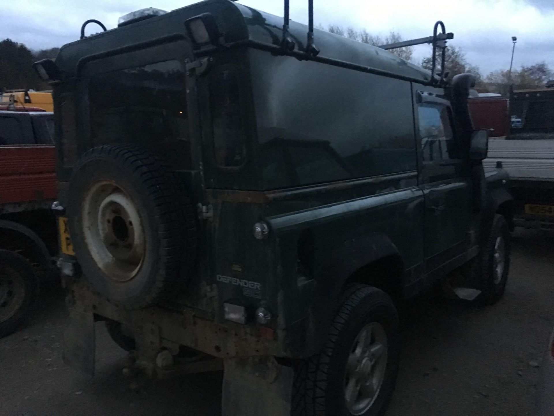 Land Rover Defender 90 Td5 - 2495cc 4x4 - Image 3 of 4