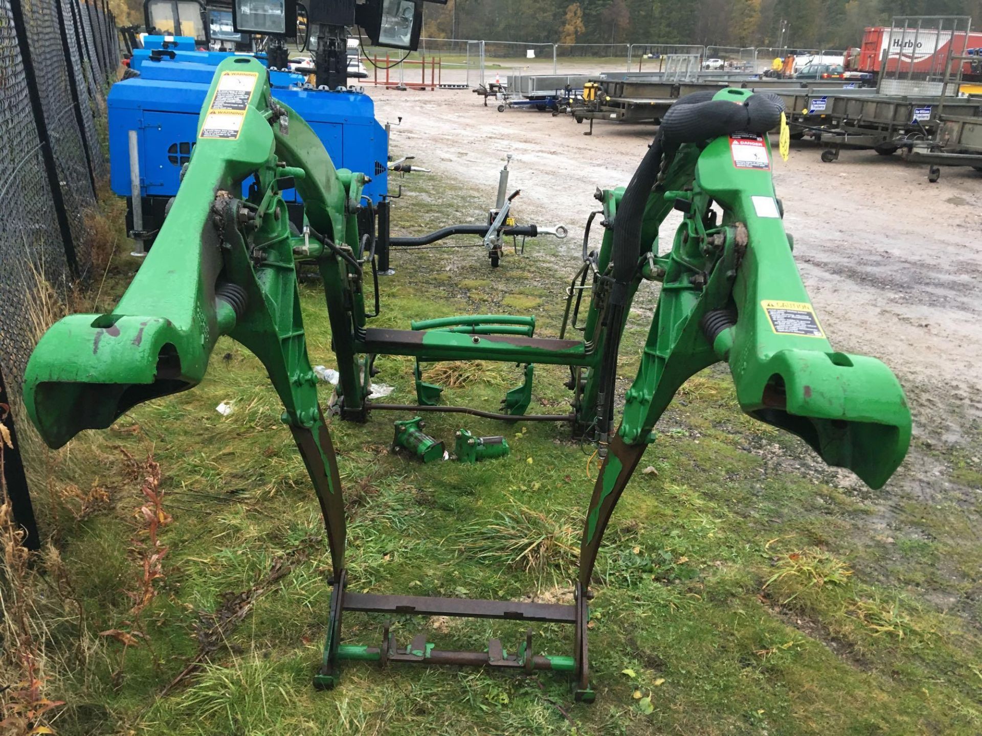 JOHN DEERE 400 CX QUICK ATTACH LOADER C/W MOUNTING BRACKETS - Image 3 of 3