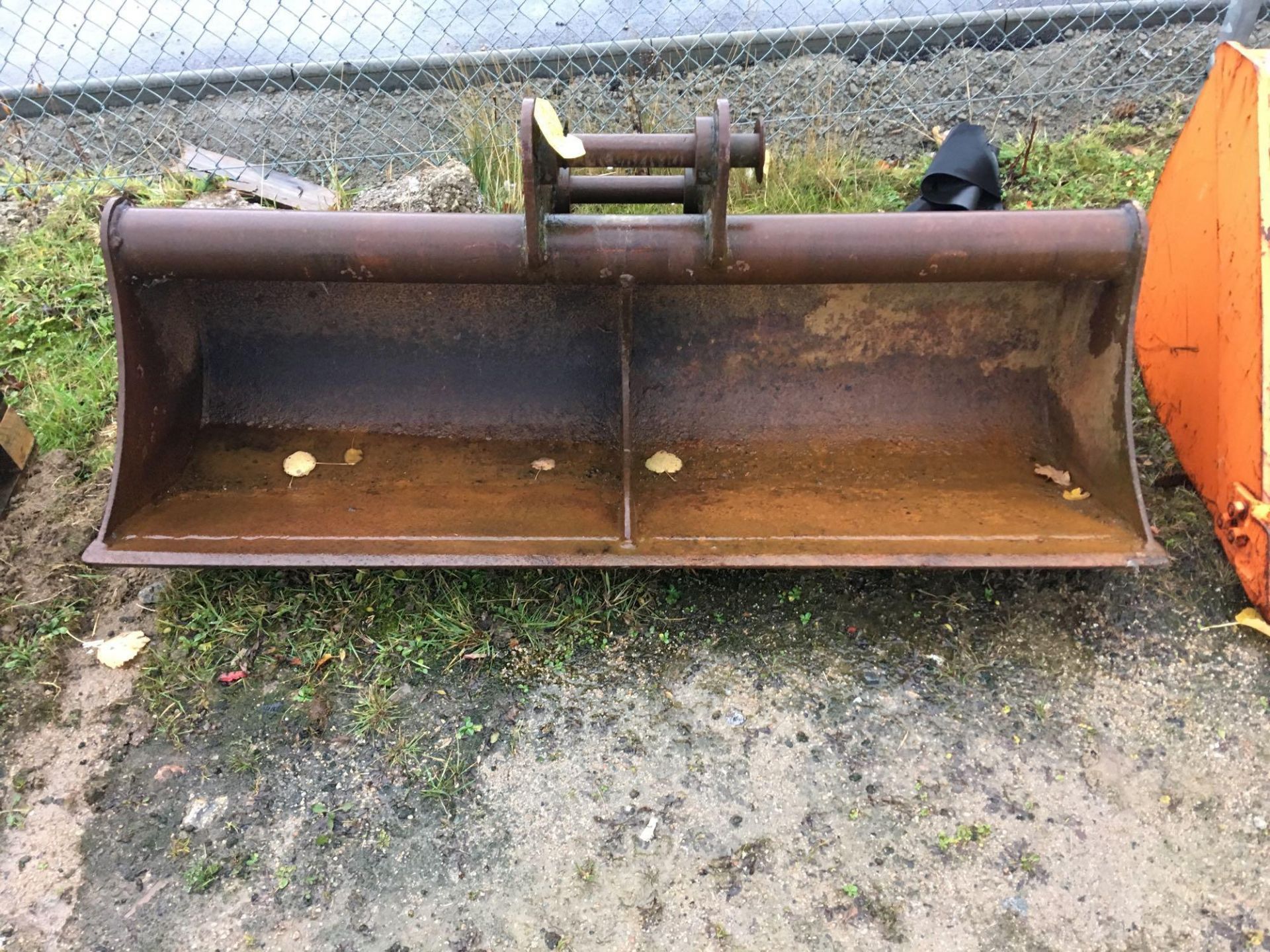 DITCHING BUCKET 1.5M 45MM PINS