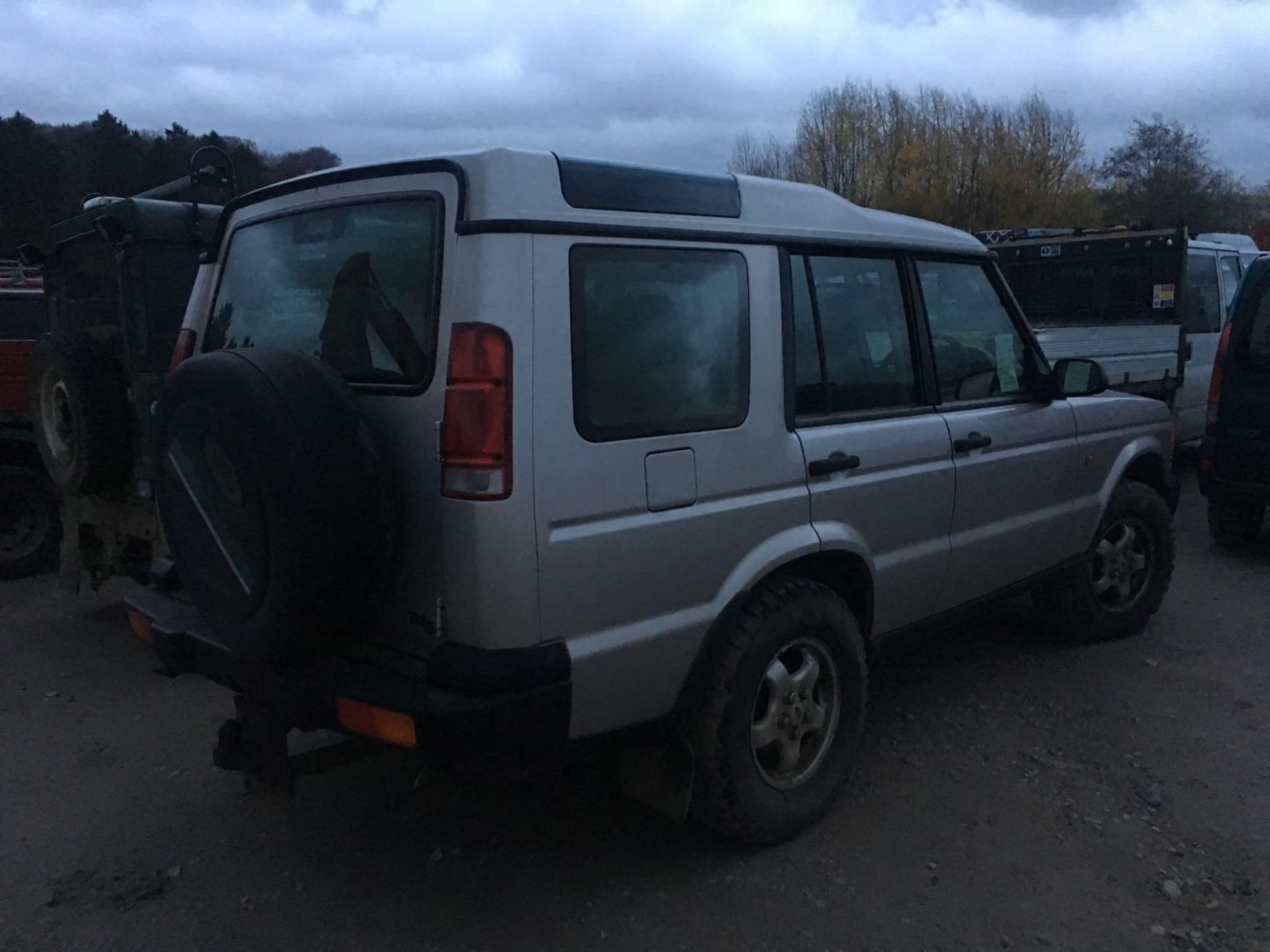 Land Rover Discovery Td5 S Auto - 2495cc Estate - Image 2 of 3