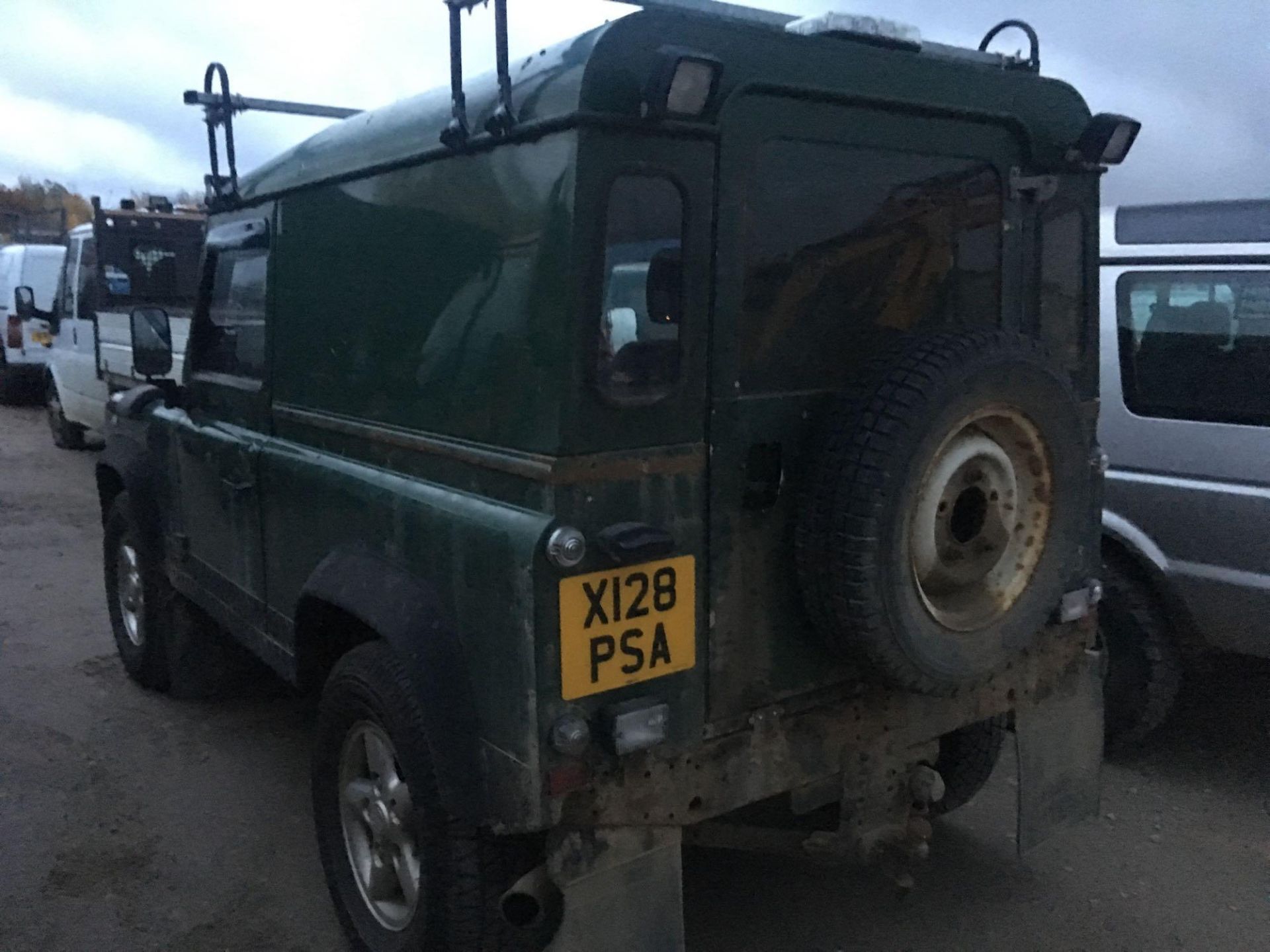 Land Rover Defender 90 Td5 - 2495cc 4x4 - Image 4 of 4