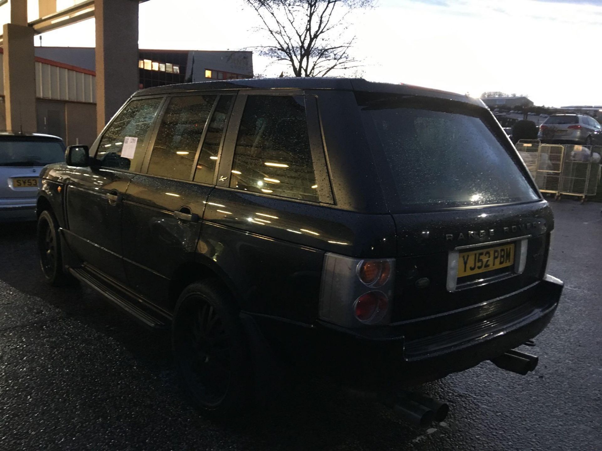 Land Rover Range Rover Vogue V8 Auto - 4398cc Estate - Image 2 of 2