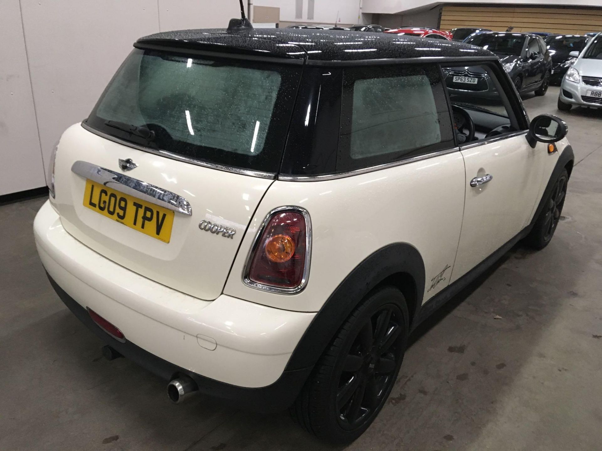 Mini Cooper - 1598cc 3 Door - Image 4 of 7