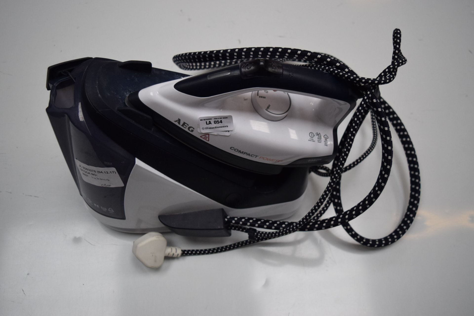 1 x AEG COMPACT POWER 2350W STEAM GENERATOR IRON RRP £80 04.12.17 1422104 *PLEASE NOTE THAT THE