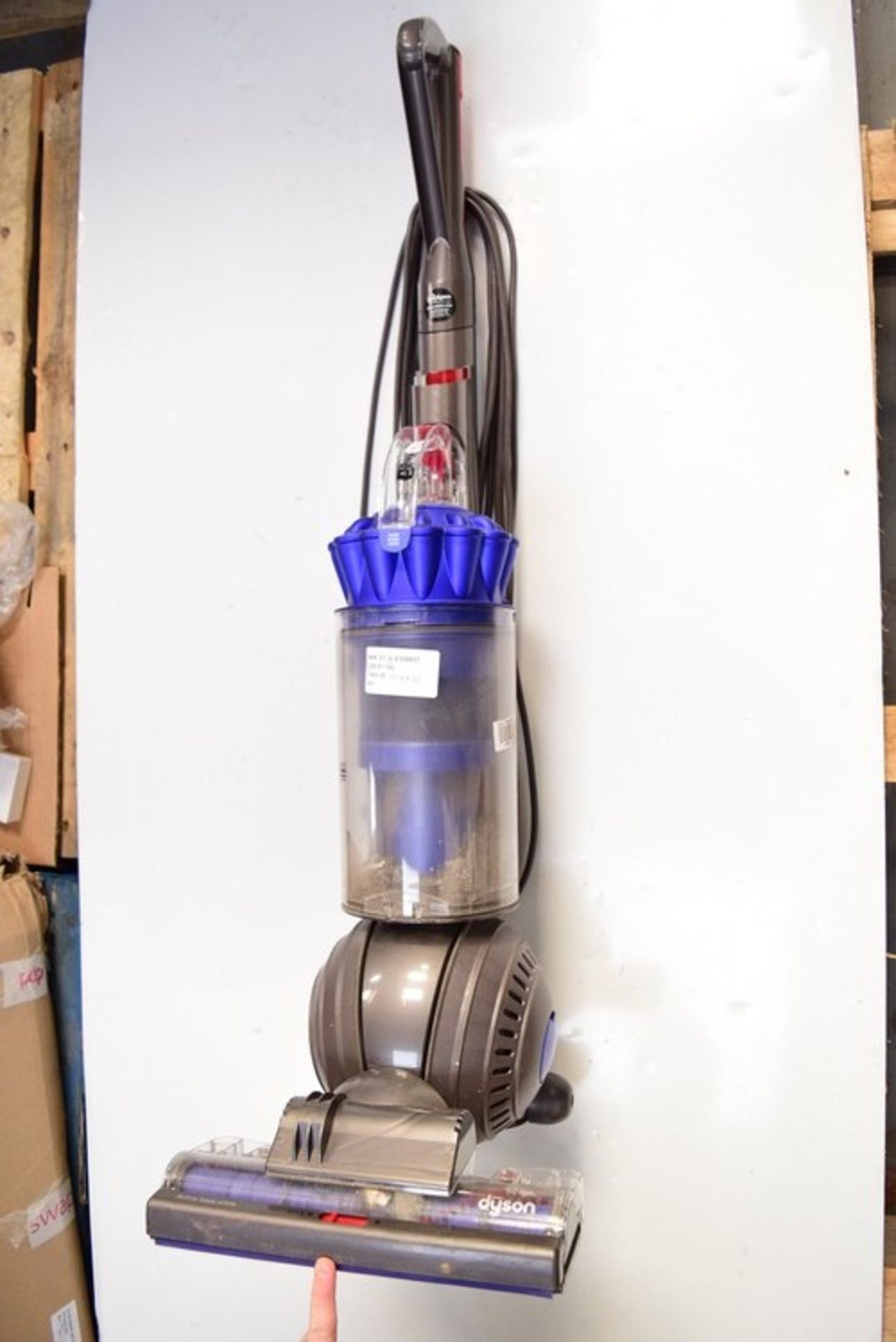 1 x DYSON DC41 UPRIGHT VACUUM CLEANER RRP £260 29.01.18 272883 *PLEASE NOTE THAT THE BID PRICE IS