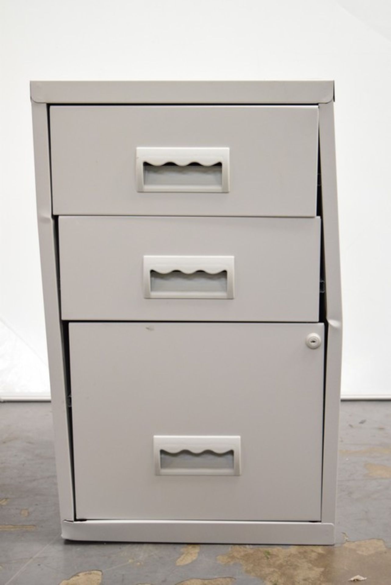 2 x A4 FILING CABINETS RRP £45 EACH *PLEASE NOTE THAT THE BID PRICE IS MULTIPLIED BY THE NUMBER OF