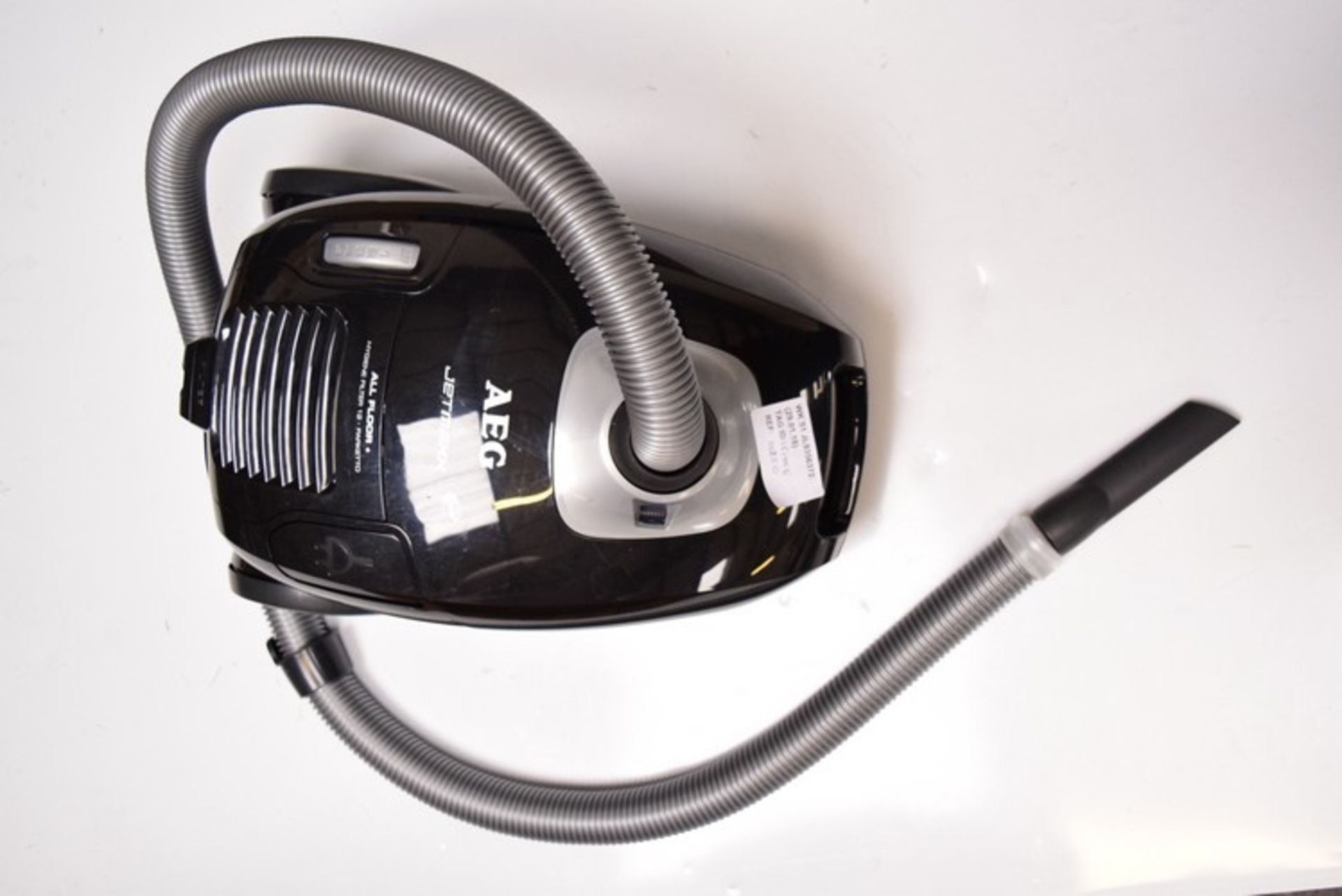 1 x AEG VACUUM CLEANER RRP £125 29.01.18 151995 *PLEASE NOTE THAT THE BID PRICE IS MULTIPLIED BY THE