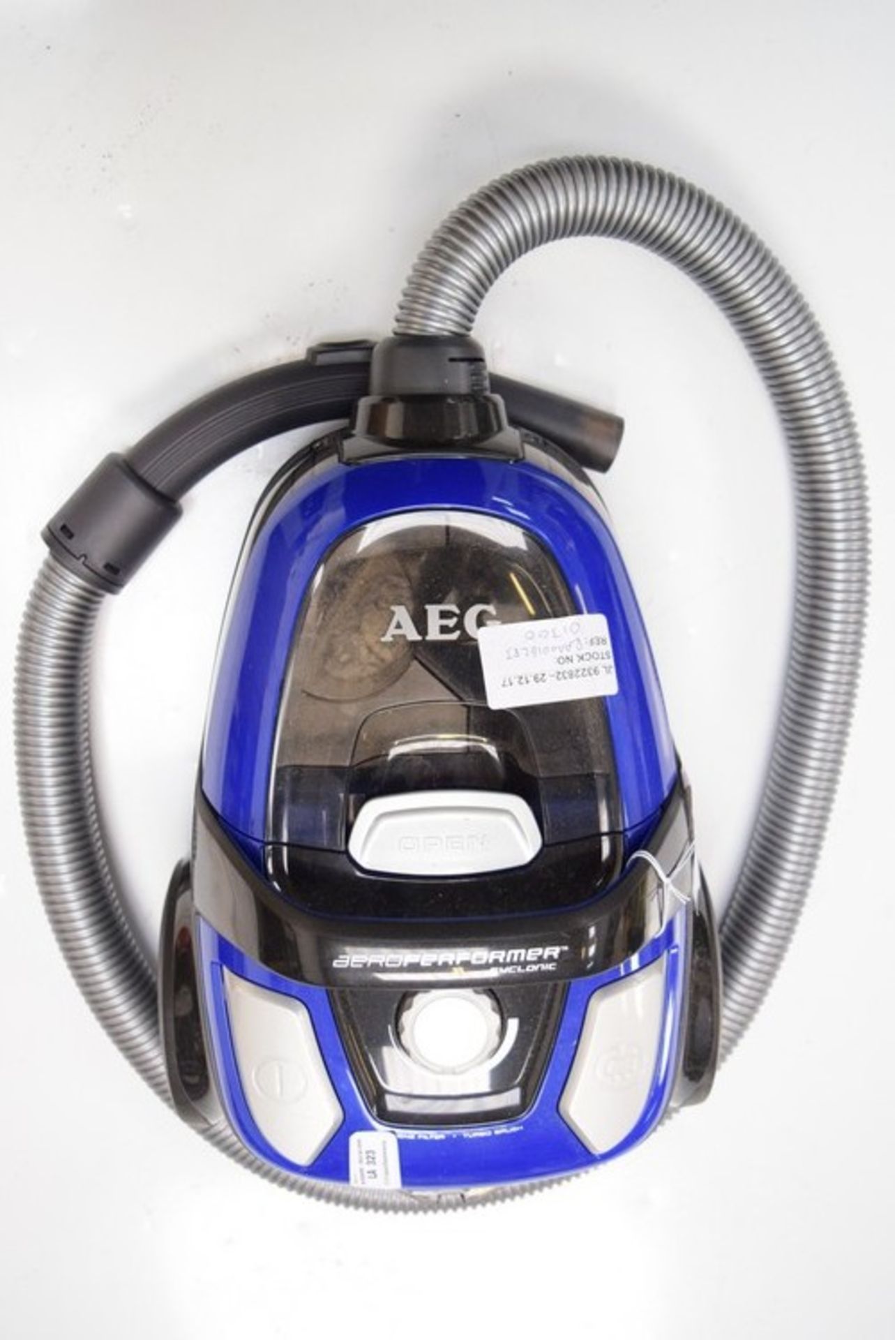 1 x AEG VACUUM CLEANER RRP £130 29.12.17 RAA0016283 *PLEASE NOTE THAT THE BID PRICE IS MULTIPLIED BY