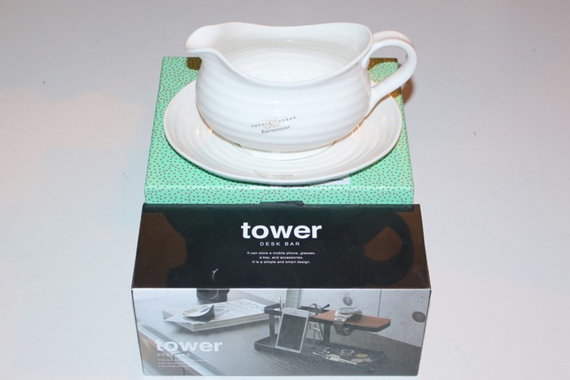 2xASSORTED ITEMS TO INCLUDE A SOPHIE CONRAN GRAVY BOAT AND STAND AND A TOWER DESK BAR 37