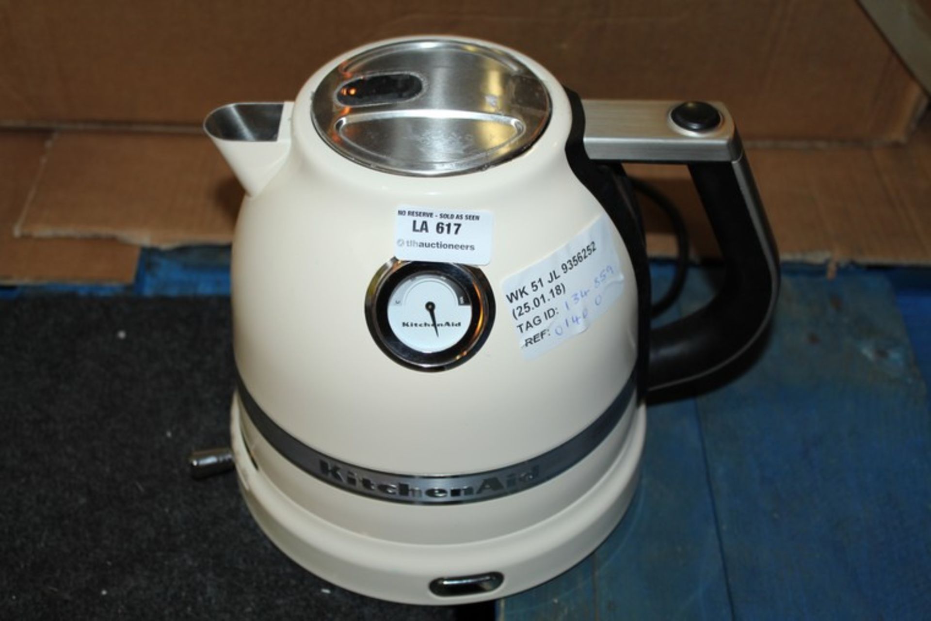 1 x KITCHEN AID KETTLE IN CREAM RRP £140 *PLEASE NOTE THAT THE BID PRICE IS MULTIPLIED BY THE NUMBER