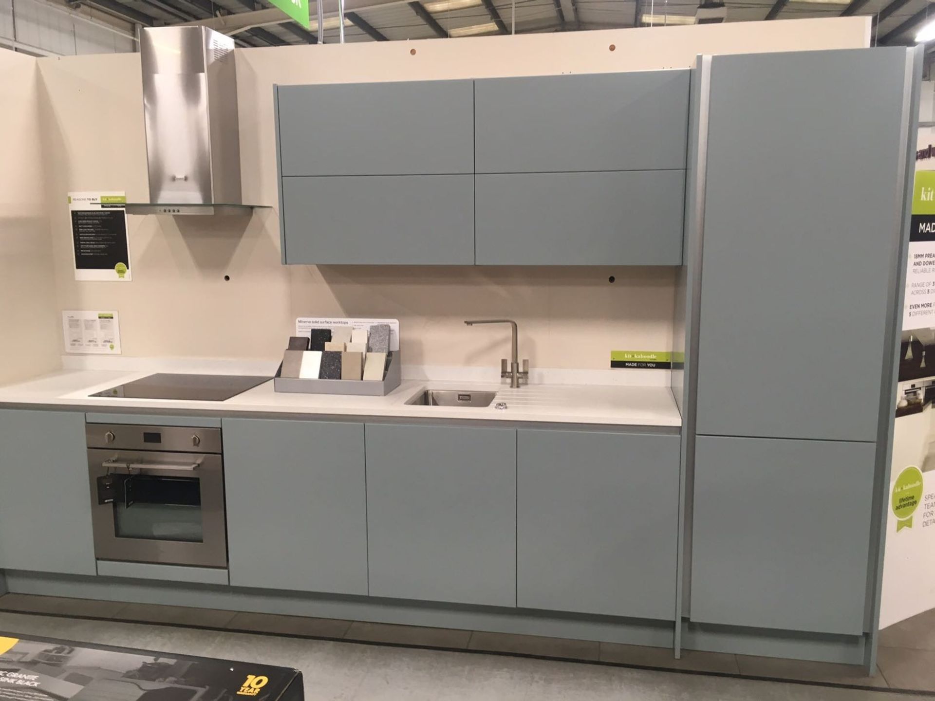 1 x EX-DISPLAY SCHRIEBER FLUTE ROQUEFORT KITCHEN STRAIGHT FROM STORE WITH APPLIANCES TO INCLUDE SMEG