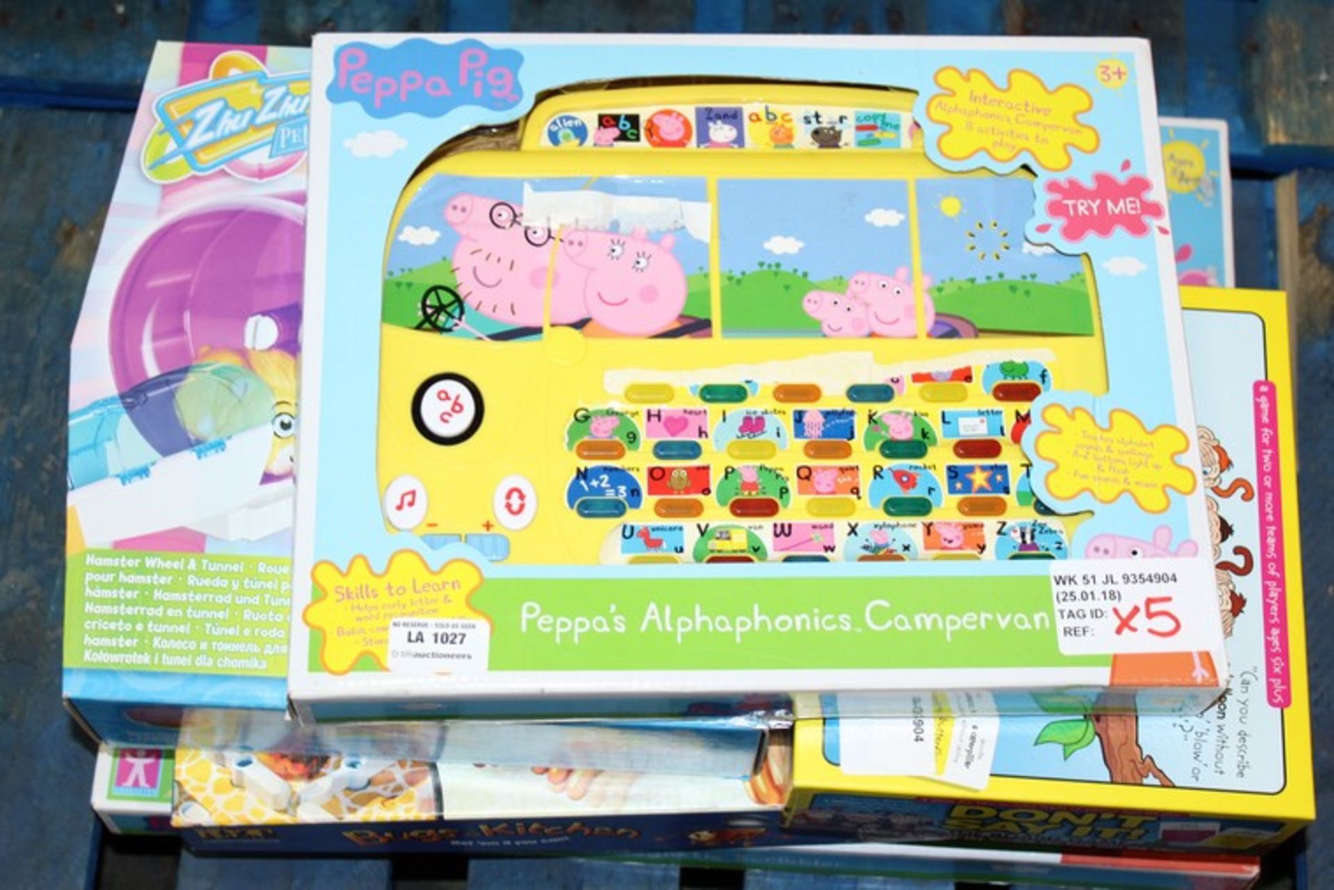 4 x ASSORTED ITEMS TO INCLUDE PEPPA PIG CAMPER VAN, PETS GAME, CHEF GAME AND MUCH MORE *PLEASE