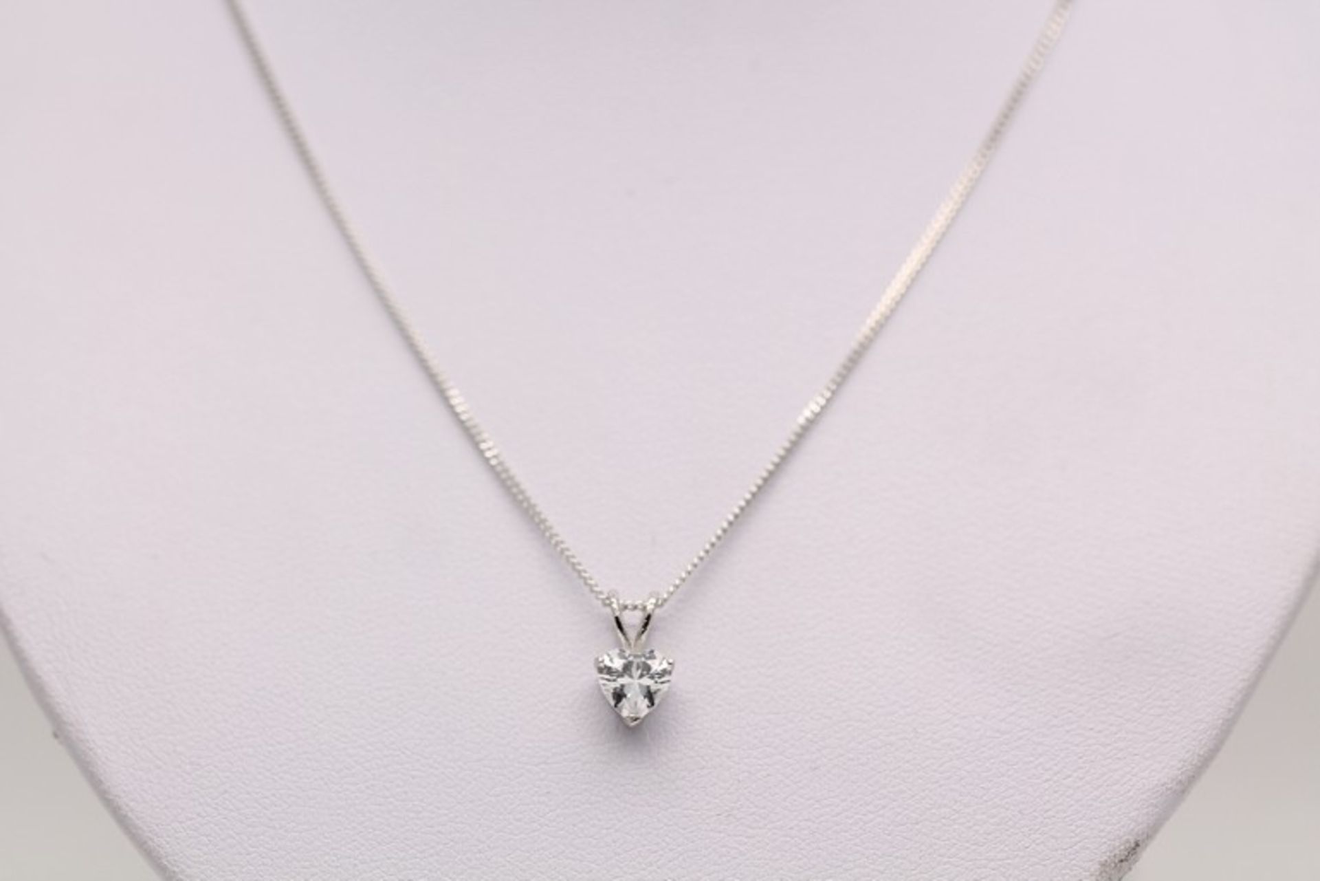 1 x BOXED BRAND NEW SOLID SILVER LADIES NECKLACE SET WITH A HEART SHAPED AAA+ SIMULATED DIAMONDS (