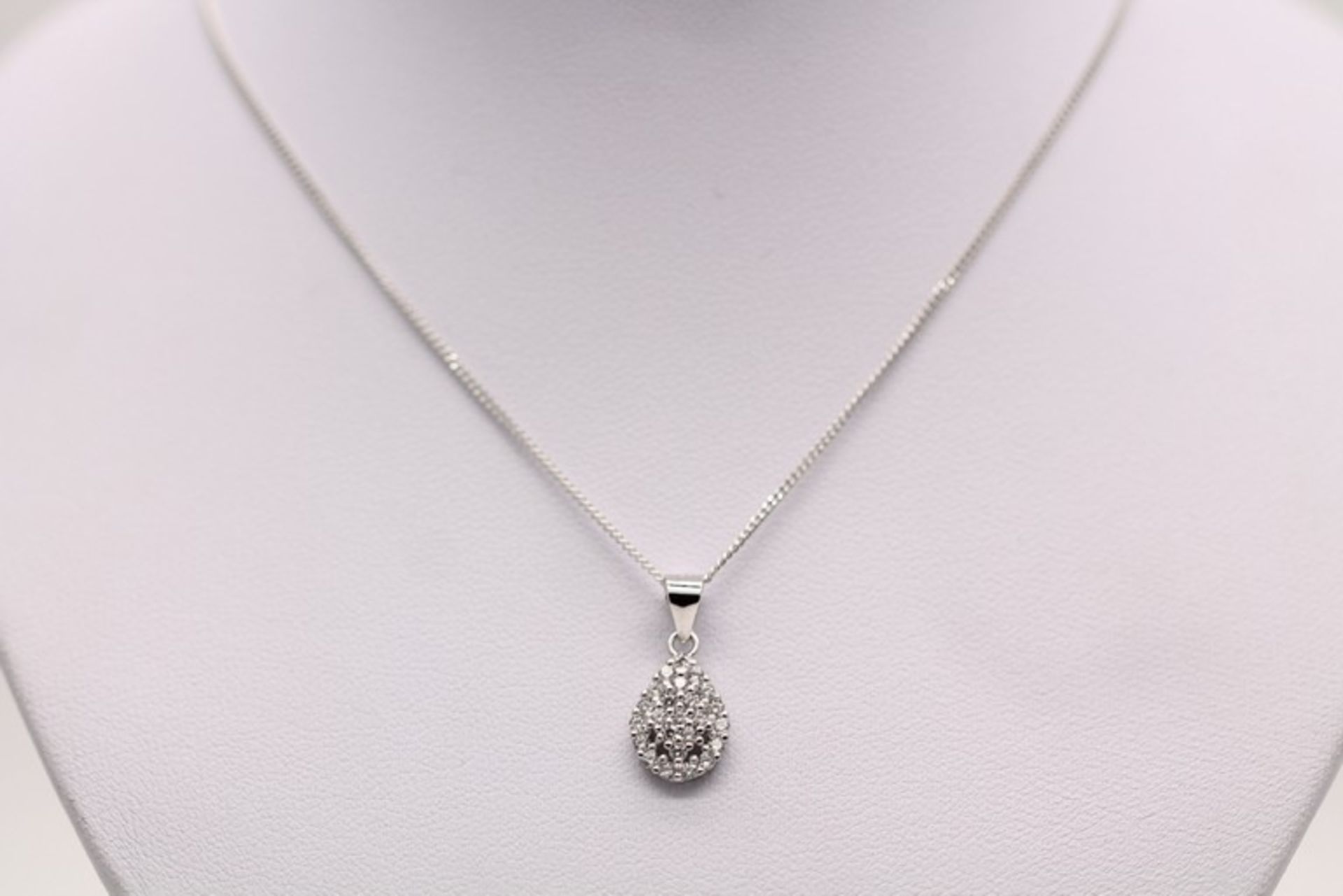 1 x BOXED BRAND NEW SOLID SILVER LADIES NECKLACE SET WITH A CLUSTER AAA+ SIMULATED DIAMOND