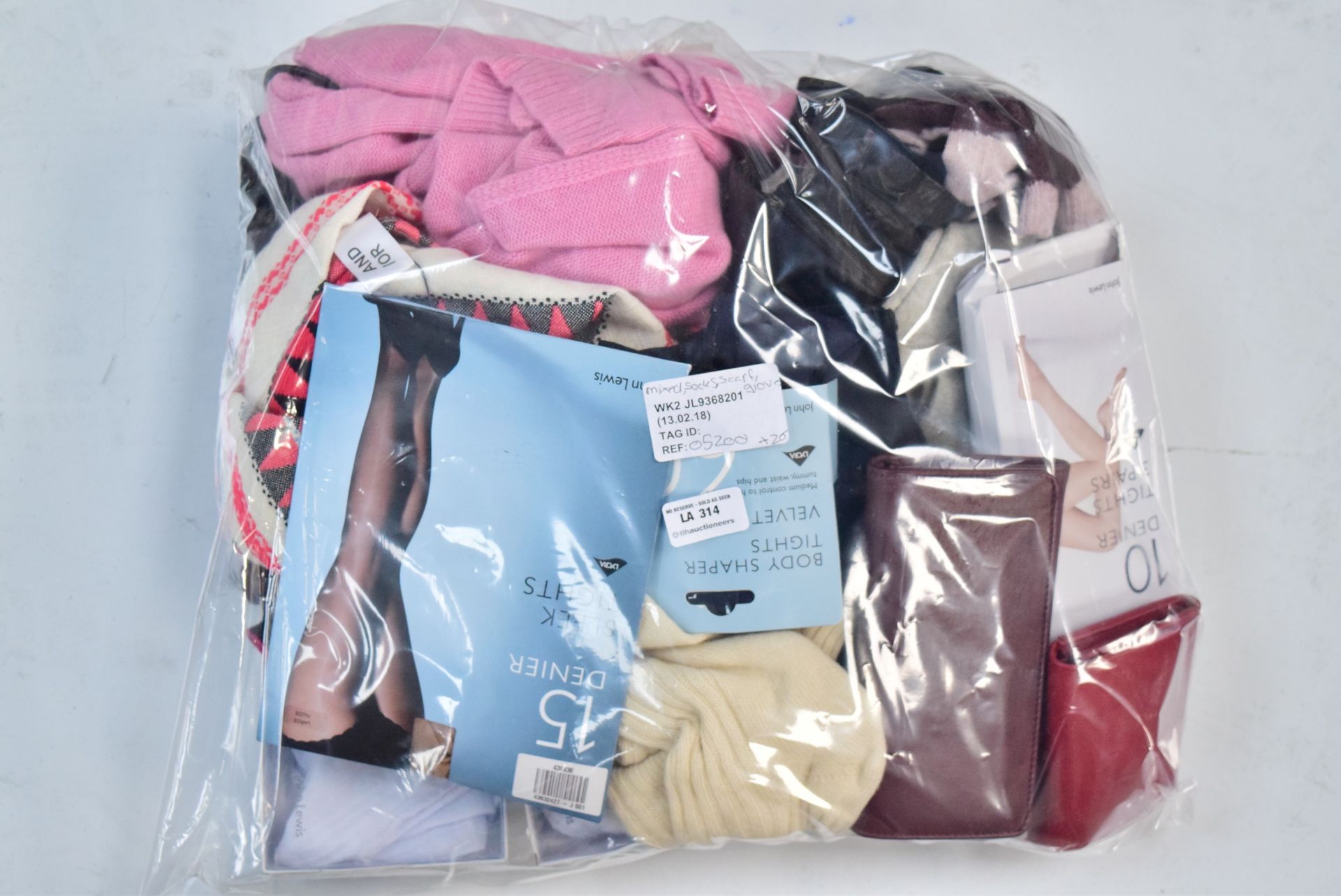 26 X DESIGNER CLOTHING ACCESSORIES, PURSES AND OTHER COMBINED RRP £52013.02.18 W314