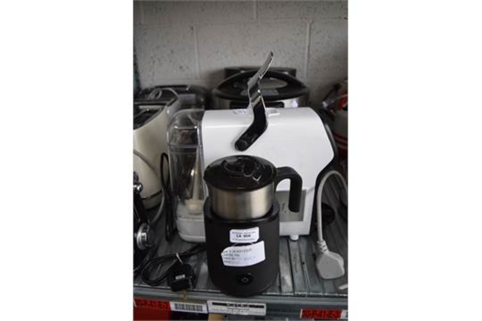 3 X ITEMS TO INCLUDE A LAVAZZA A MODO MIO MILK FROTHER, COFFEE MACHINE AND A PRESSURE KING