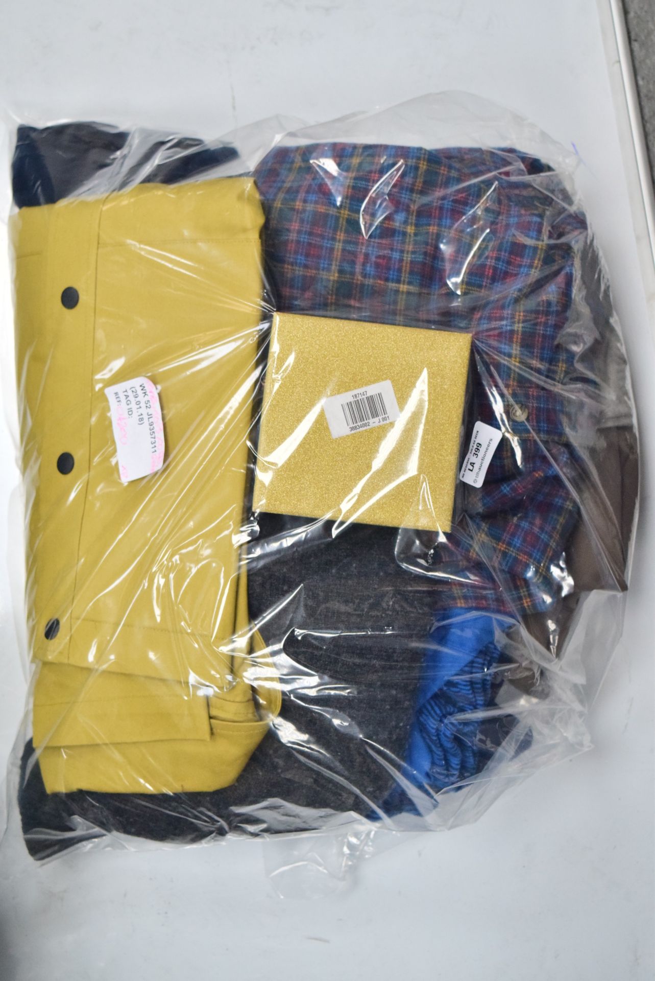 17 X ASSORTED DESIGNER CLOTHING ITEMS IN VARIOUS SIZES AND STYLES COMBINED RRP £420 29.01.18 W399