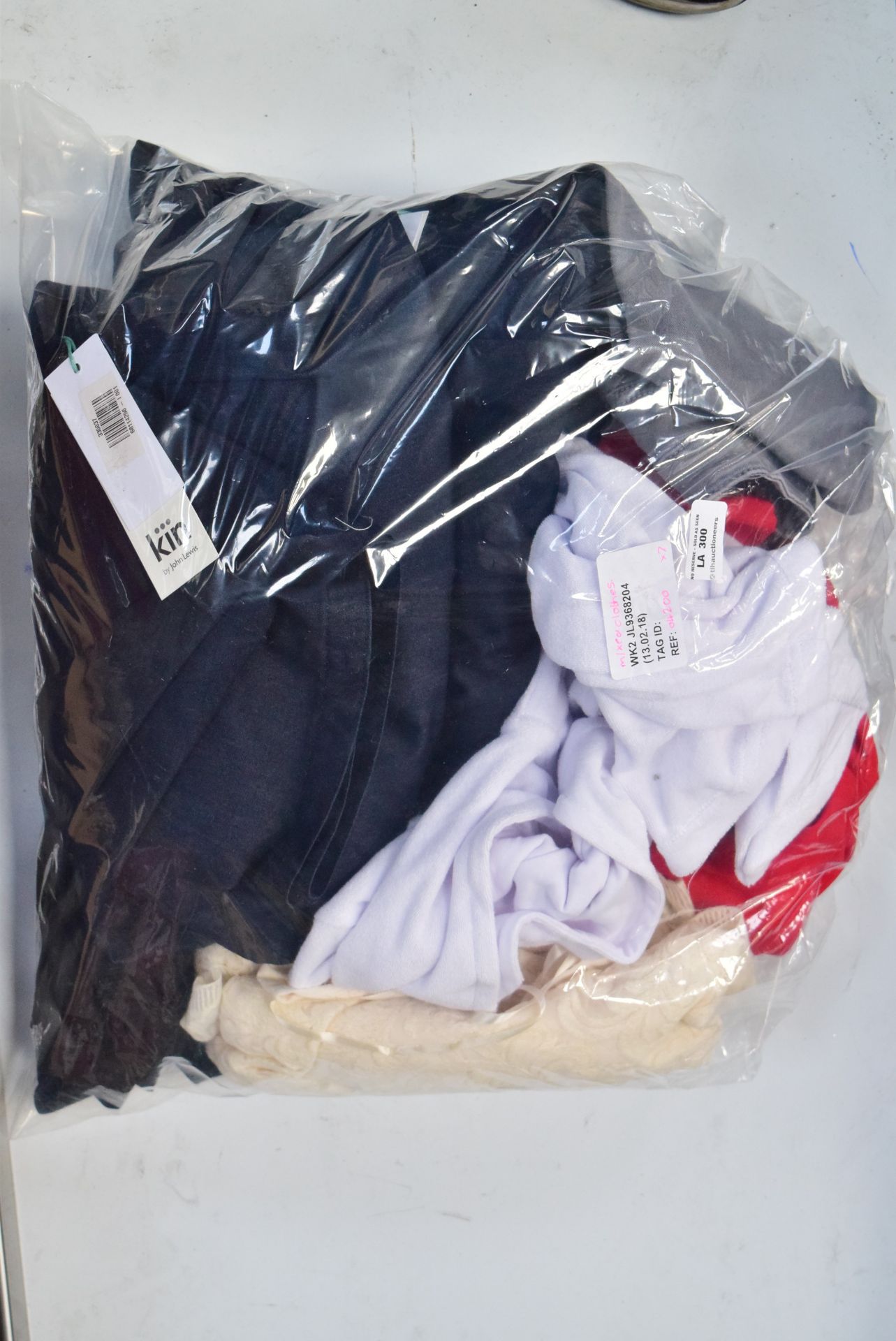 7 X DESIGNER CLOTHING ITEMS IN VARIOUS SIZES AND STYLES COMBINED RRP £420 13.03.18 W300