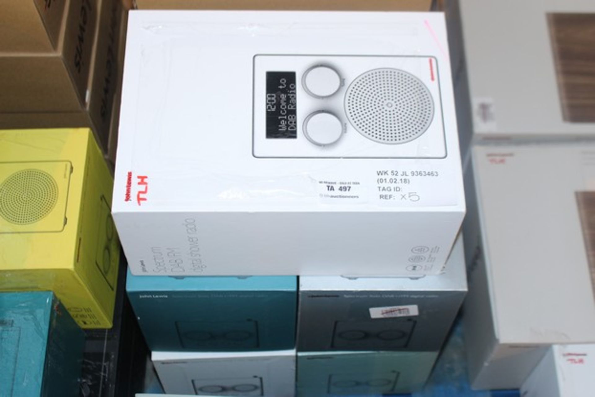 1X LOT TO CONTAIN 5 ASSORTED SPECTRUM DAB FM SHOWER RADIOS AND OTHER COMBINED RRP £300 (01/02/18)