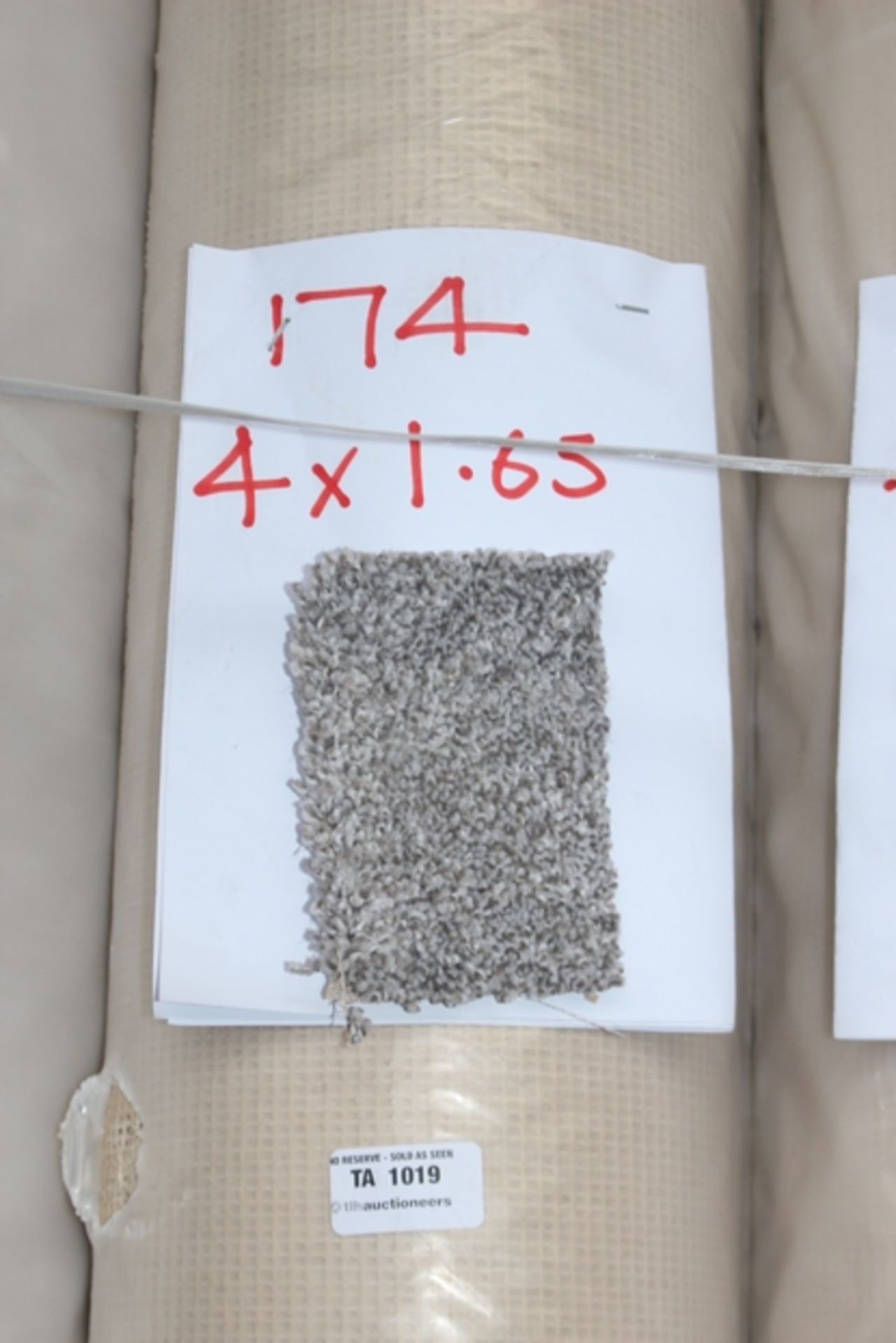 1X ROLL OF HIGH QUALITY CARPET 4X1.65