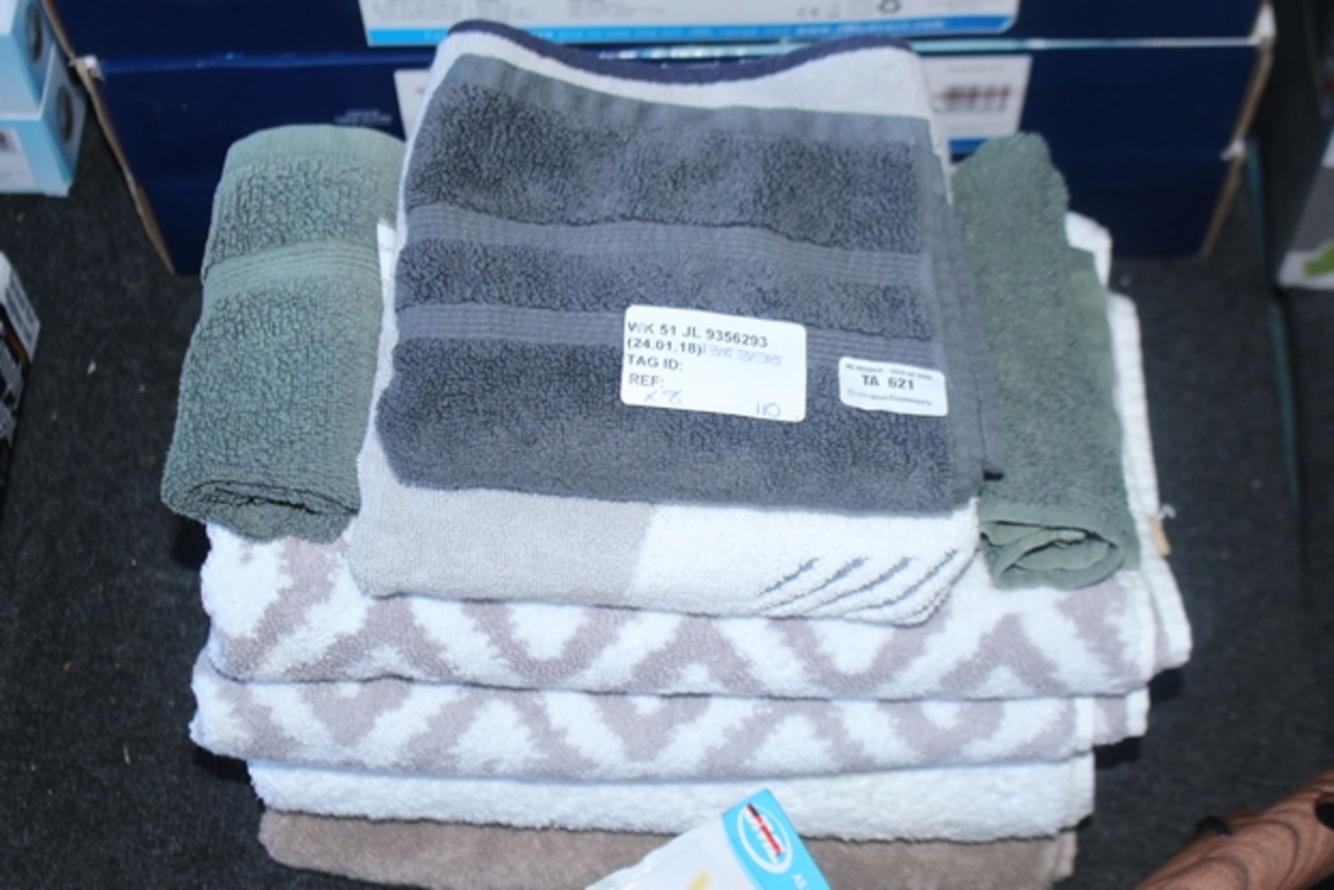 1X LOT TO CONTAIN 10 ASSORTED TOWELS/HAND TOWELS COMBINED RRP £100 (24/01/18)