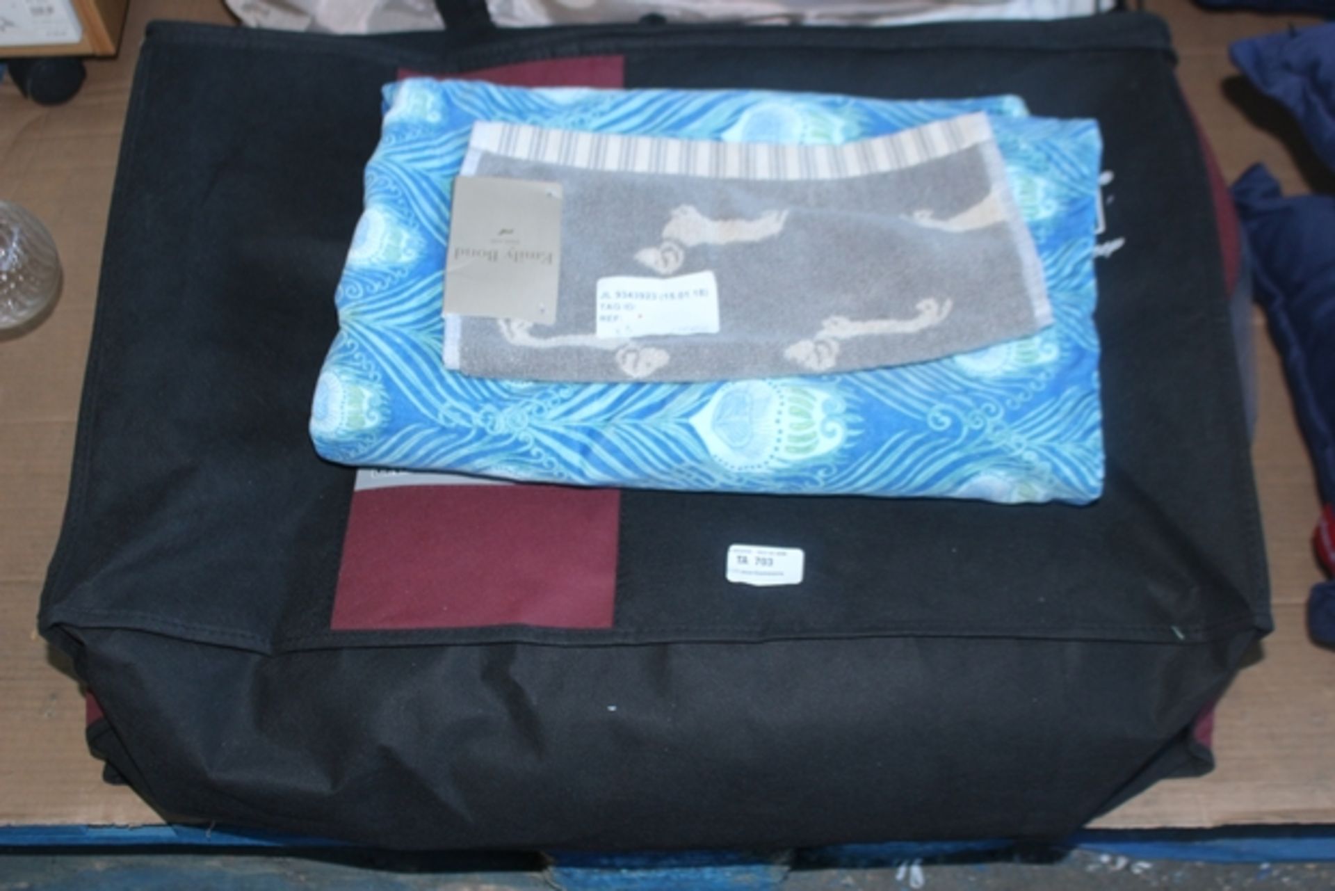 1X LOT TO CONTAIN 3 ITEMS TO INCLUDE A TEMPRAKON ELECTRIC BLANKET, HAND TOWELS X1 AND A TOWEL