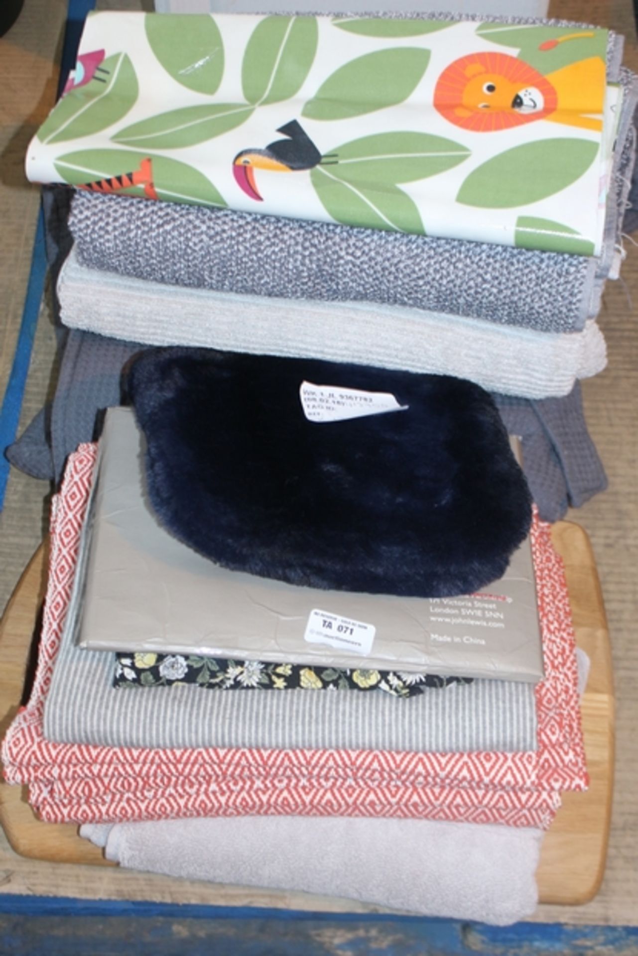 1X LOT TO CONTAIN 17 ITEMS TO INCLUDE SHEETS, PILLOW CASES AND MUCH MORE COMBINED RRP £200 (08.02.