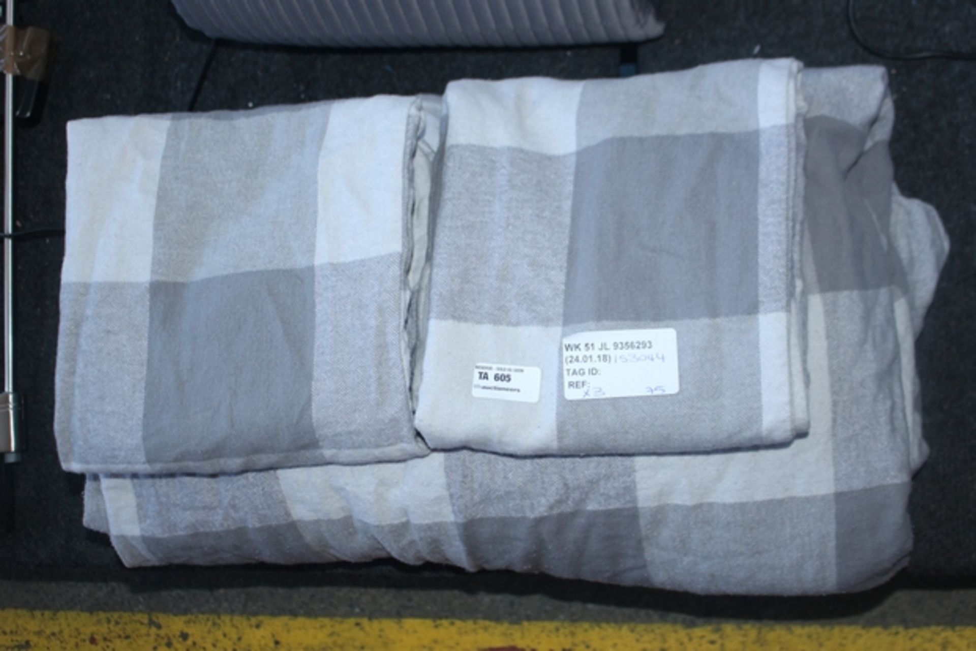 1X LOT TO CONTAIN 3 ITEMS TO INCLUDE PILLOW CASES X2 AND A DUVET COVER X1 COMBINED RRP £70 (24/01/