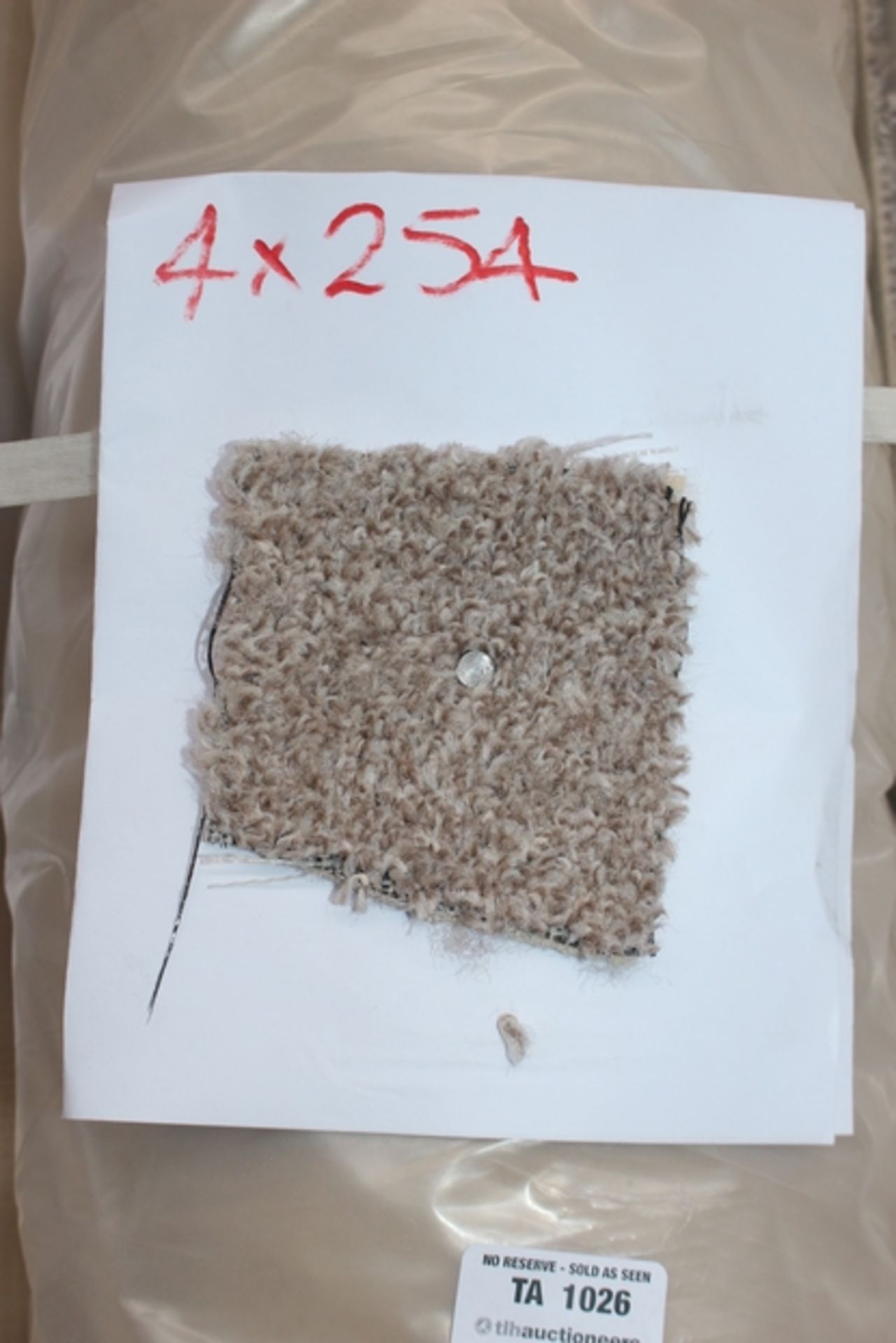 1X ROLL OF HIGH QUALITY CARPET 4X2.54