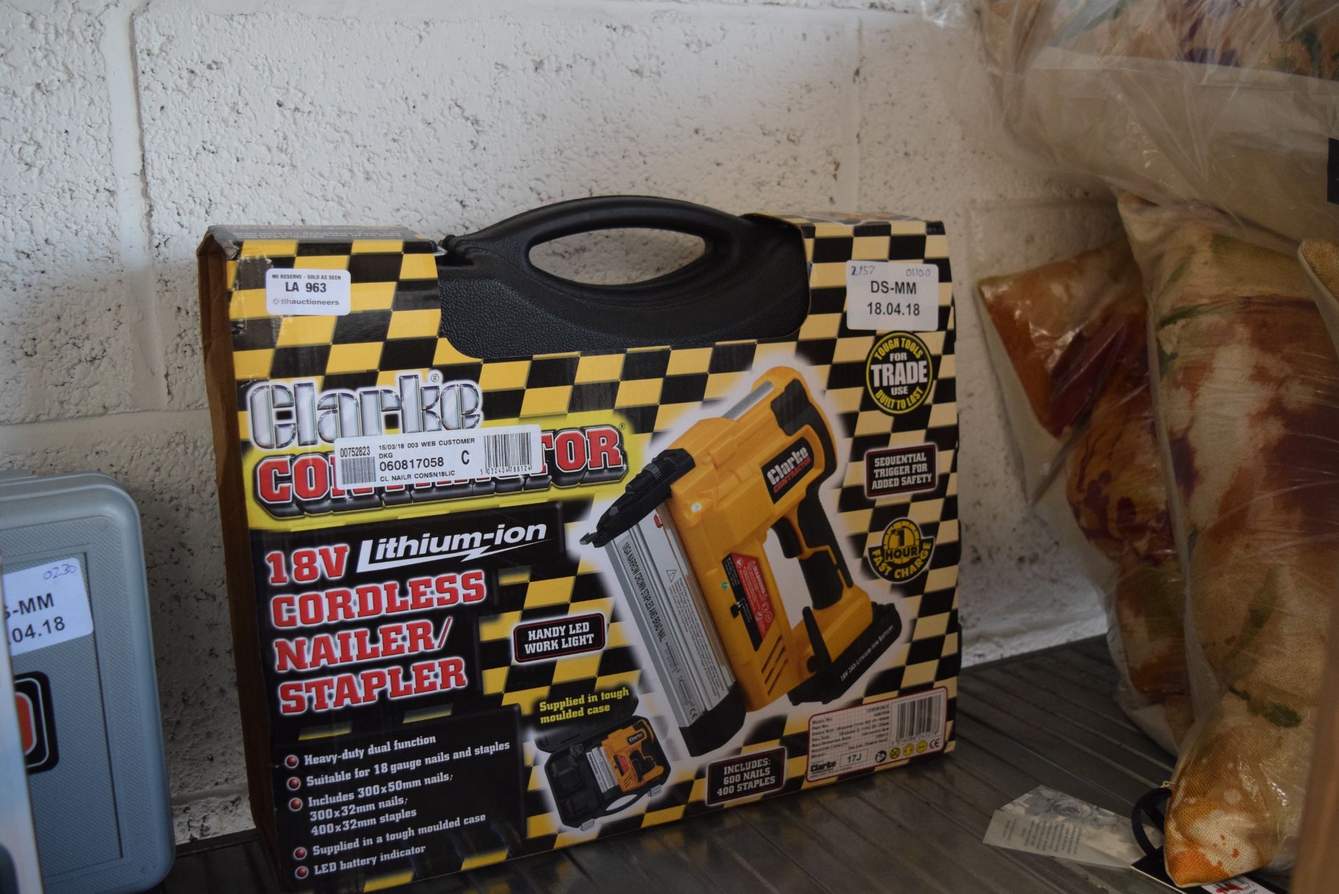 1 X CLARKE CONTRACTOR 18VOLT LITHIUM IRON CORDLESS NAILER AND STAPLER RRP £110 18.04.18 2957