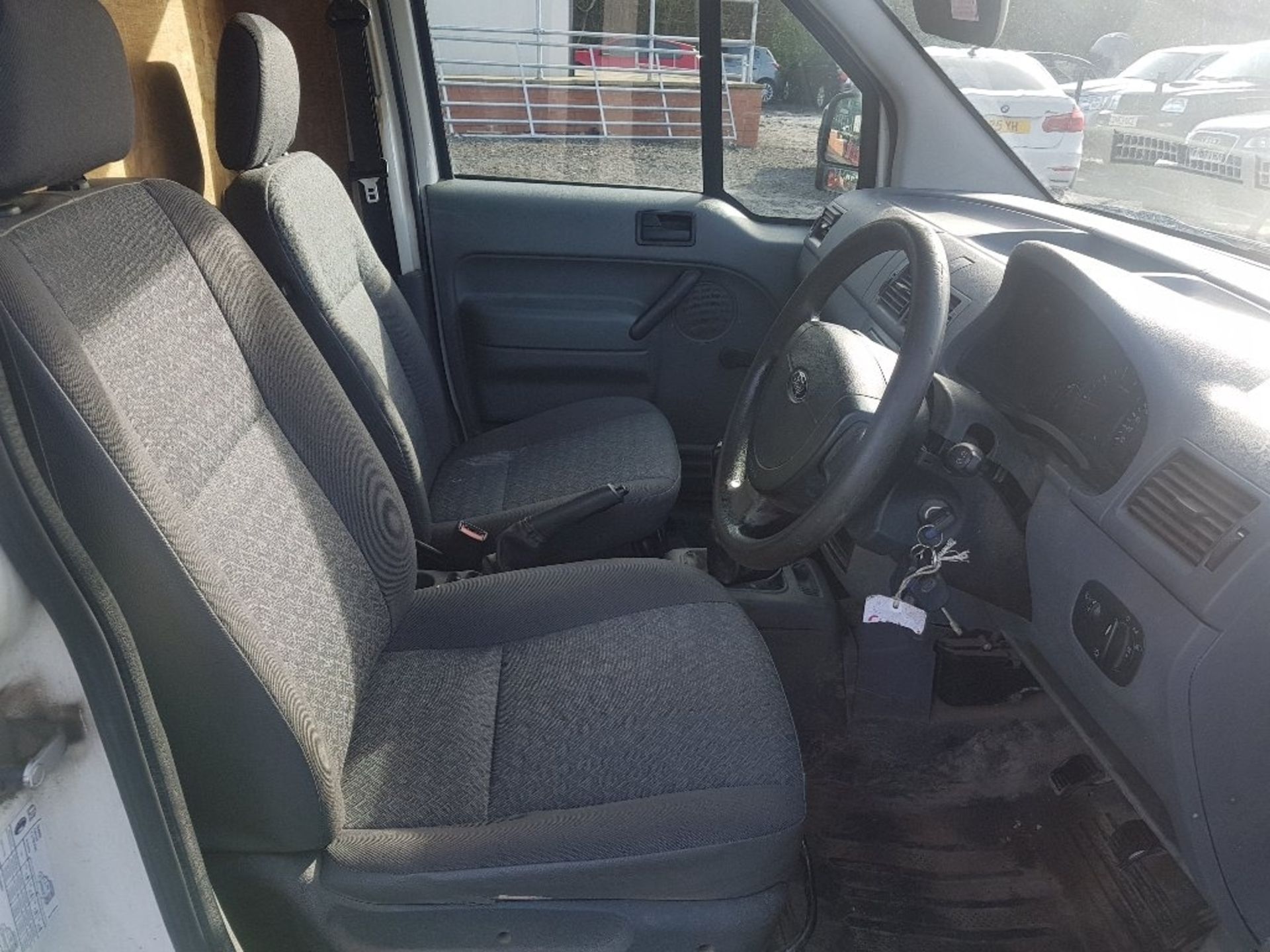 FORD T200 SWB LOW ROOF, TRANSIT CONNECT PANEL VAN, ML05 XZG, 1-8 LTR TDCI, DIESEL, MANUAL, 4 DOOR - Image 7 of 10