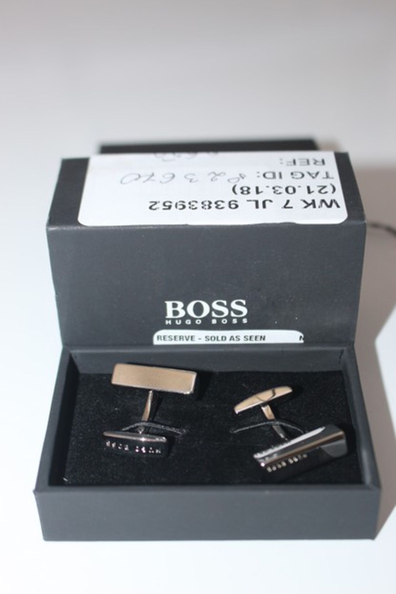 1 X PAIR OF HUGO BOSS CUFFLINKS RRP £60 (21.03.18) (823670)