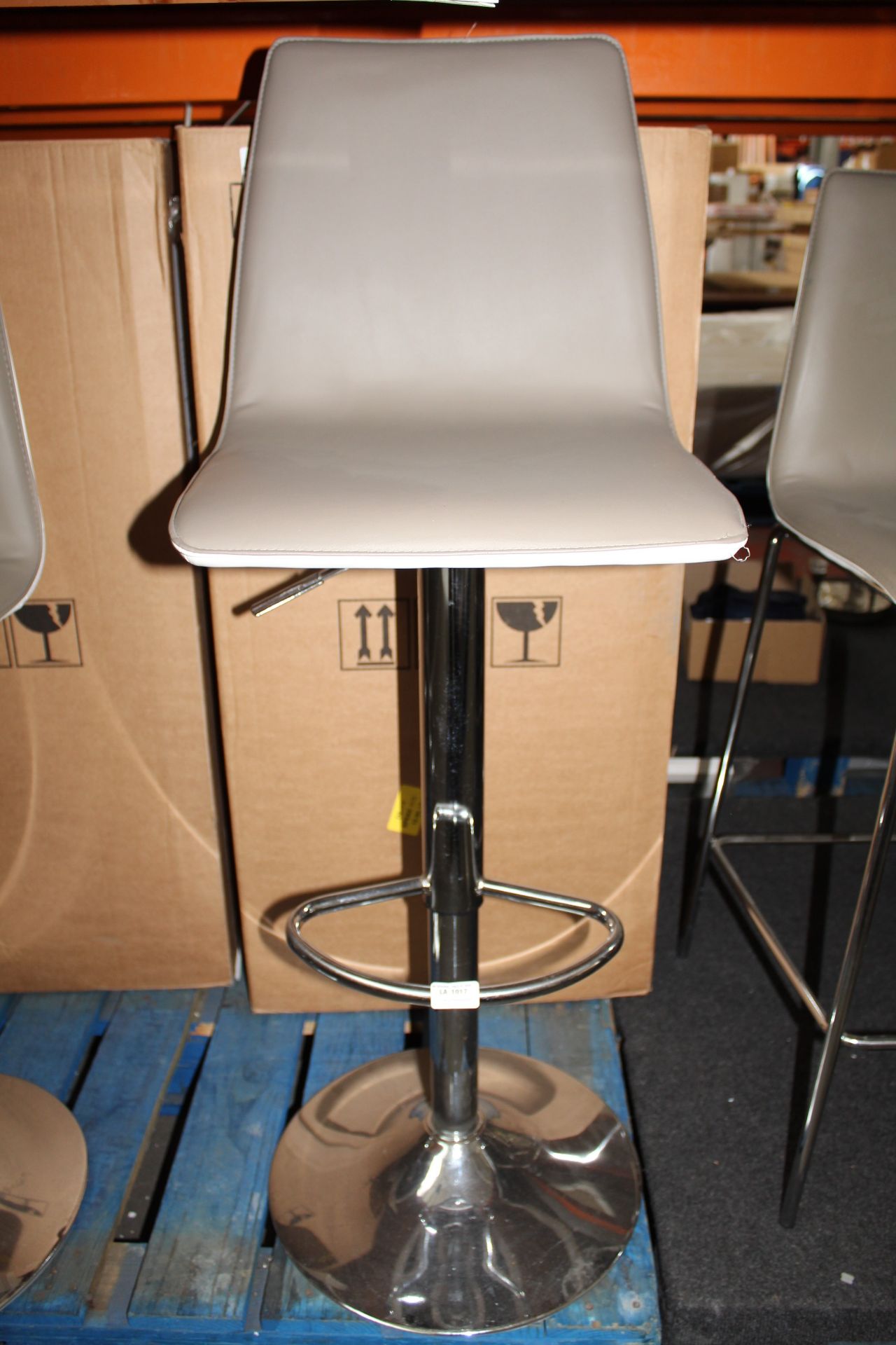 1 x XAVIER BAR STOOL RRP £200 (12.04.18) *PLEASE NOTE THAT THE BID PRICE IS MULTIPLIED BY THE NUMBER
