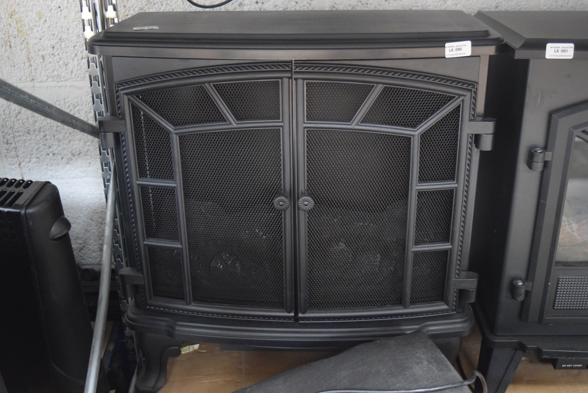 1 X TRADITIONAL STYLE FIREPLACE RRP £110 11.05.18