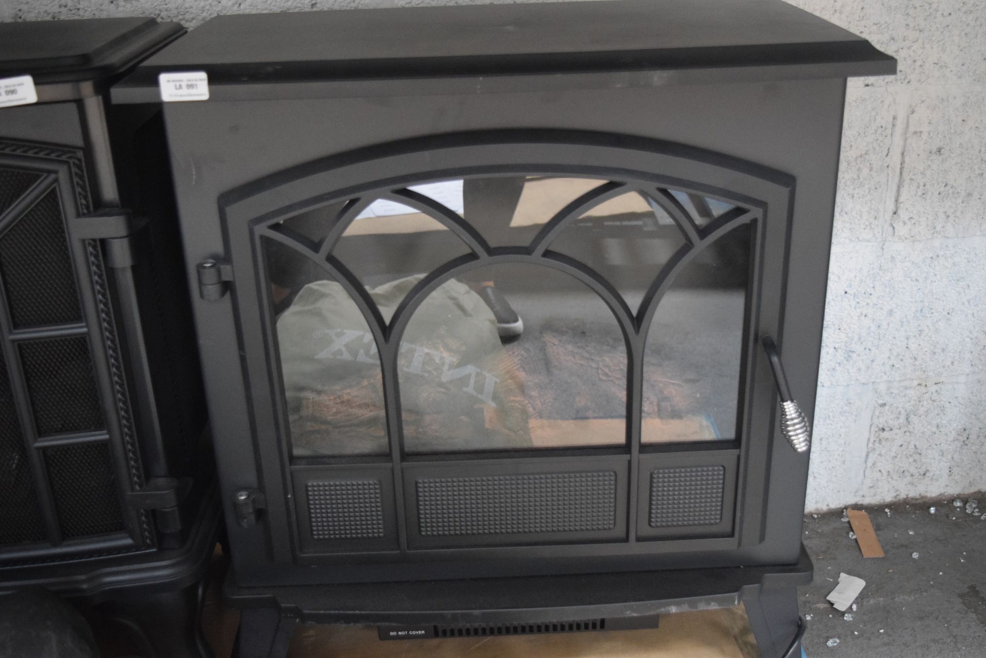 1 X TRADITIONAL STYLE FIREPLACE RRP £110 11.05.18