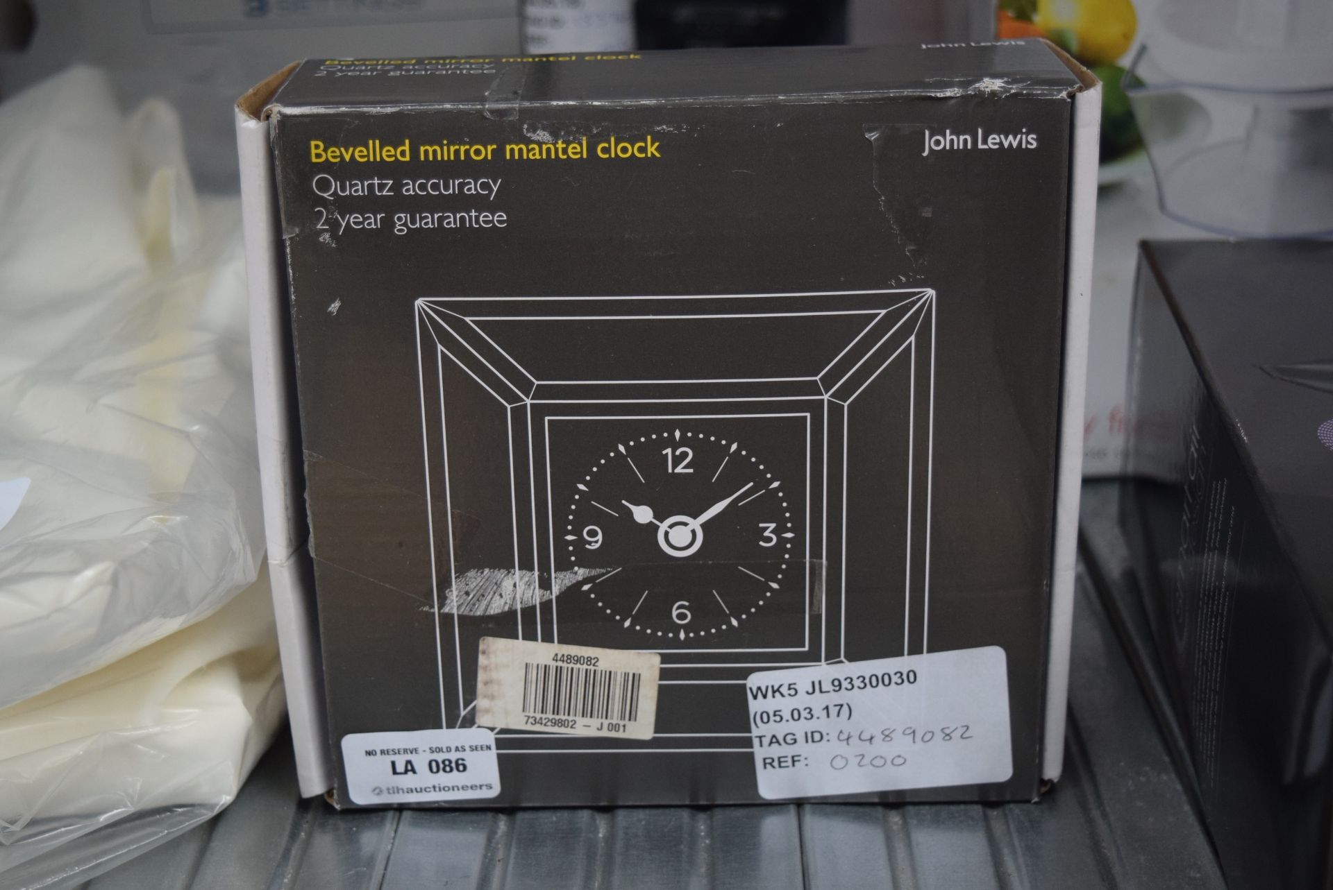 1 X BOXED BEVELLED MIRROR MANTEL CLOCK RRP £20 05.03.18 4489082