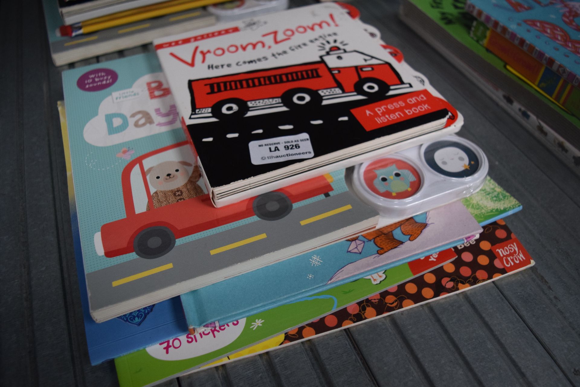 5 X ASSORTED CHILDRENS BOOKS TO INCLUDE VROOM ZOOM AND OTHERS