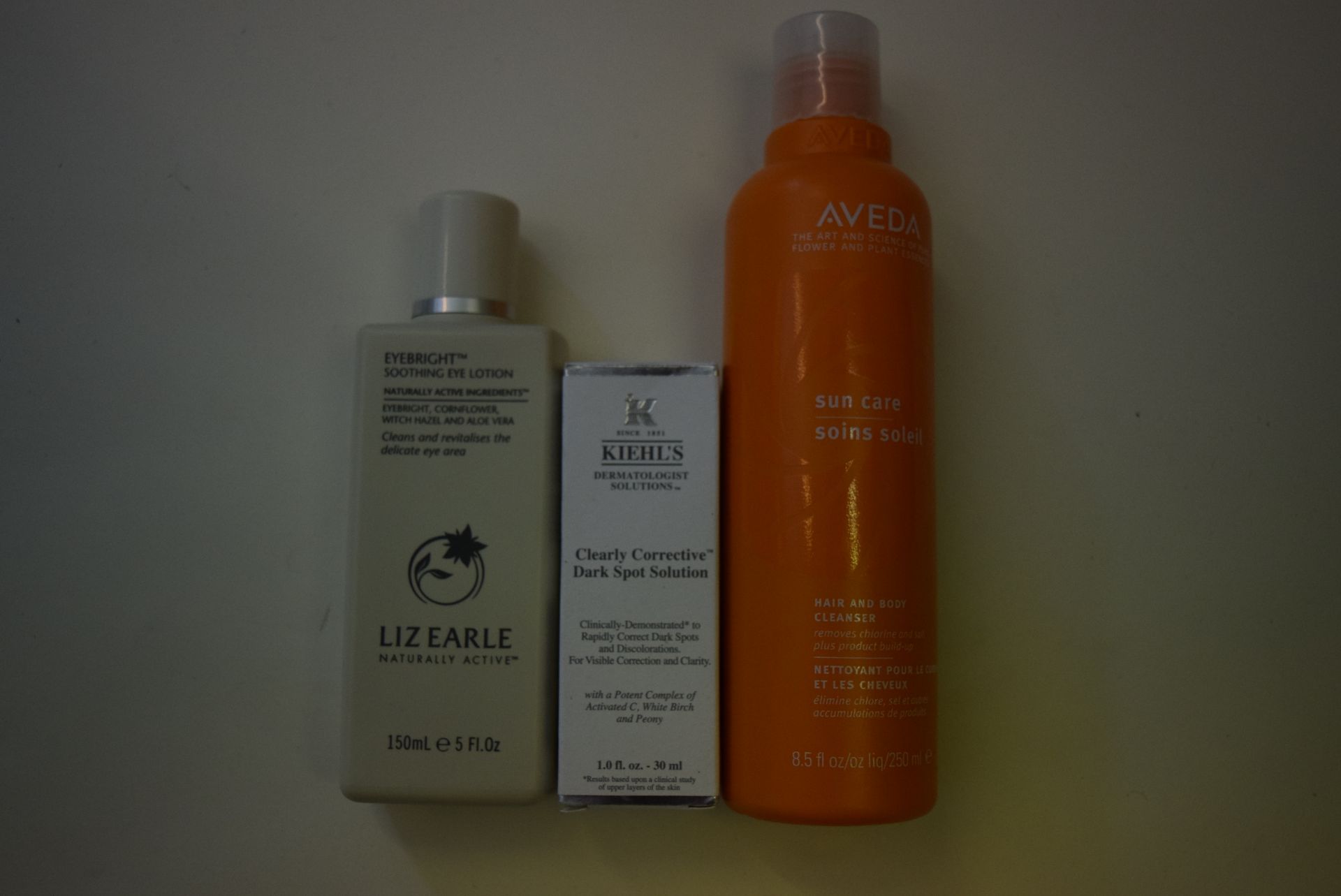 3 X ITEMS TO INCLUDE KEIHLS CLEARLY CORRECTIVE DARK SPOT SOLUTION, LIZ EARLE EYE BRIGHT SOOTHING