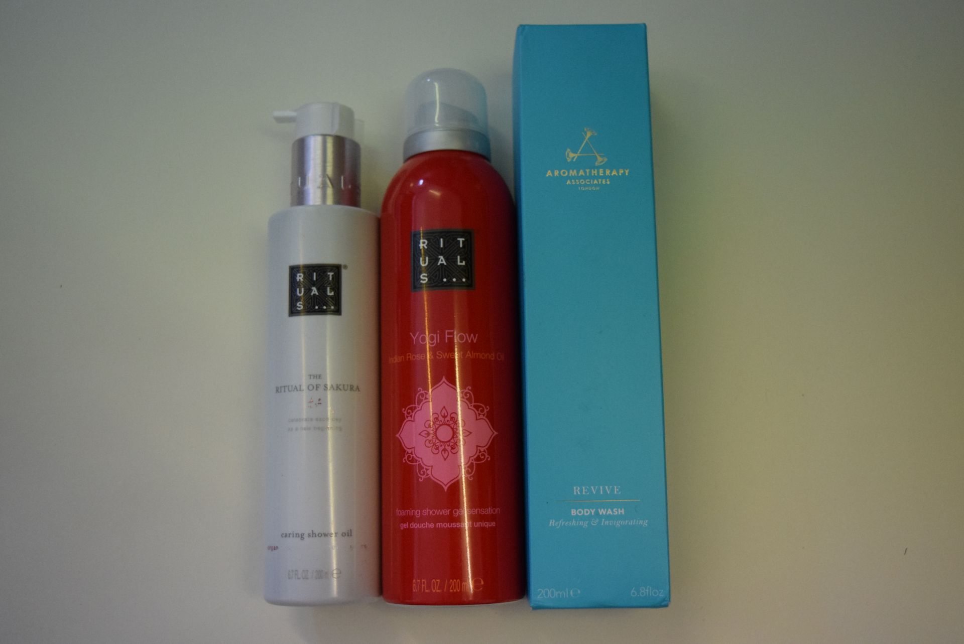 3 X ASSORTED ITEMS TO INCLUDE A RITUAL OF SECORA CARING SHOWER GEL, RITUAL YOGI FLOW SHOWER GEL