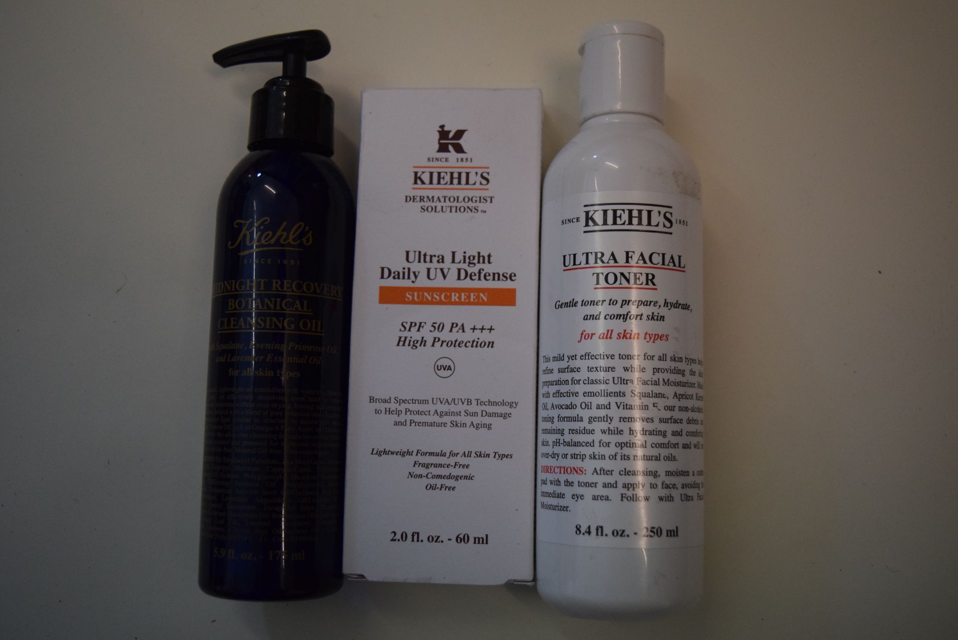 3 X KEIHLS ITEMS TO INCLUDE ULTRA LIGHT DAILY UV DEFENCE SUNSCREEN, ULTRA FACIAL TONER AND