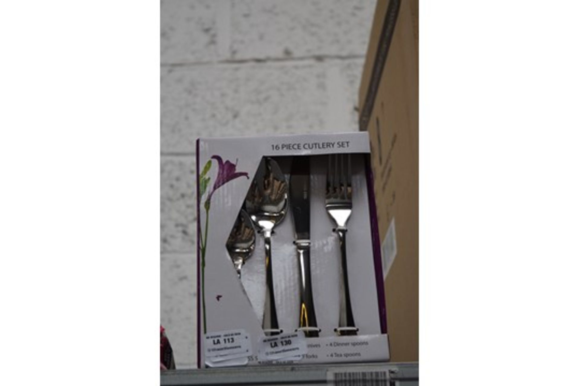 1 X BOXED BRAND NEW 16-PIECE CUTLERY SET