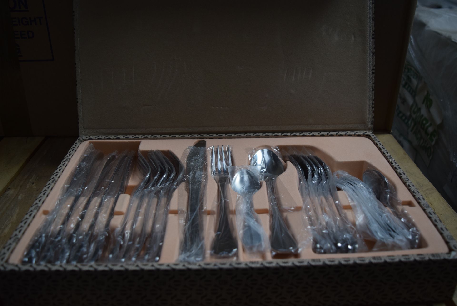 1 X BOXED BRAND NEW ROMAN CONRAD COLLECTION 24 PIECE LUXURY HOME DINING CUTLERY SET IN STAINLESS
