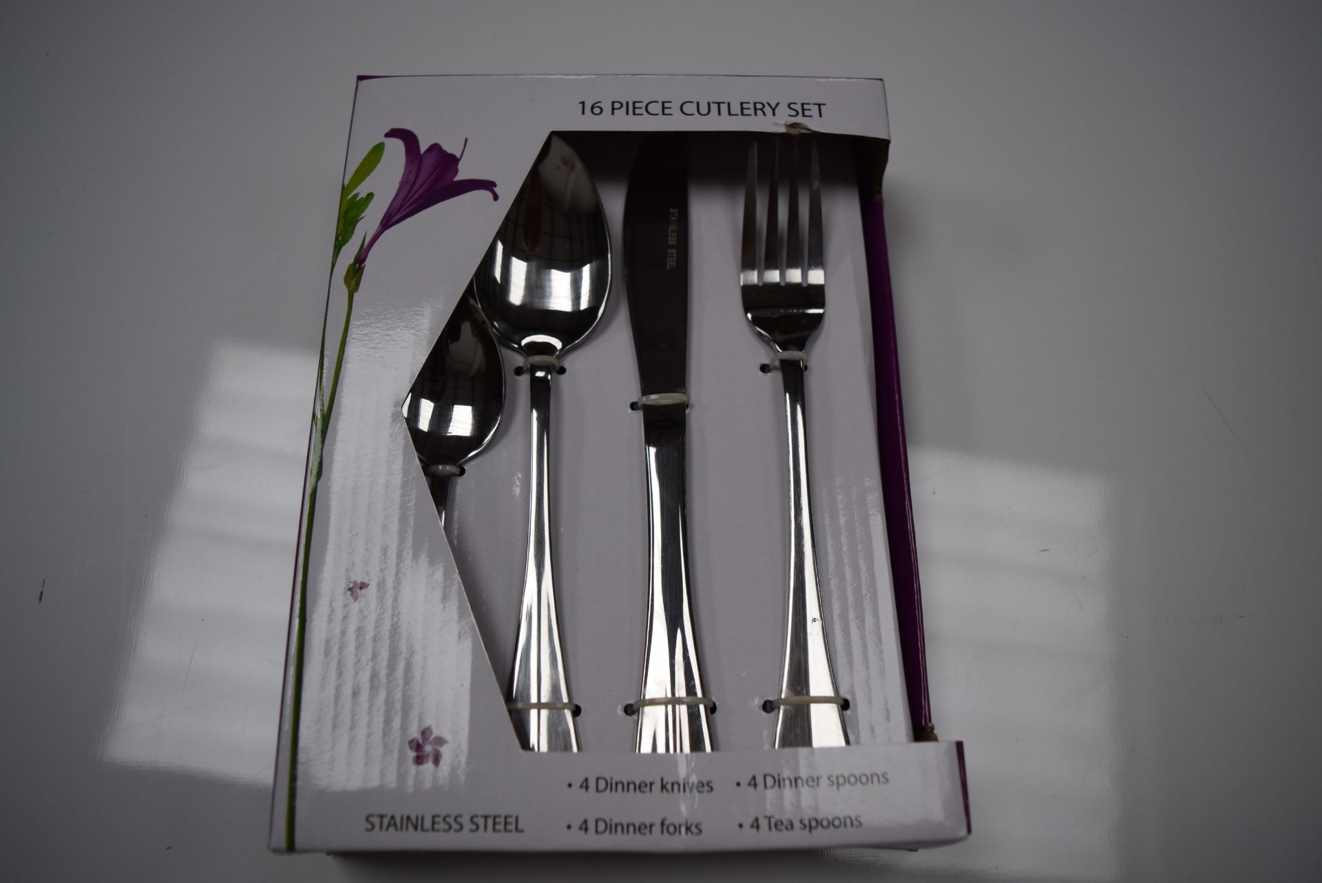 1 X BOXED BRAND NEW 16 PIECE CUTLERY SET