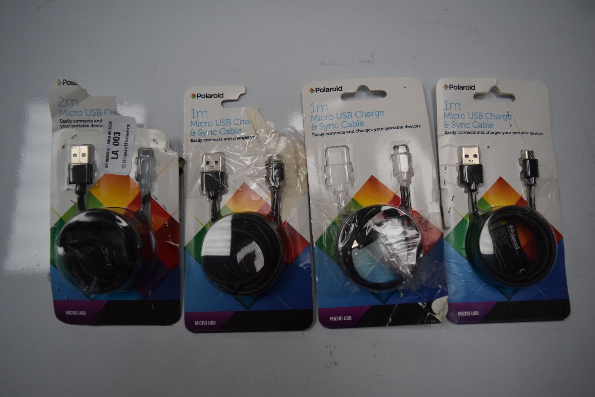 4 X ASSORTED ITEMS TO INCLUDE 1M MICRO USB CHARGE AND ZINC CABLE AND OTHER