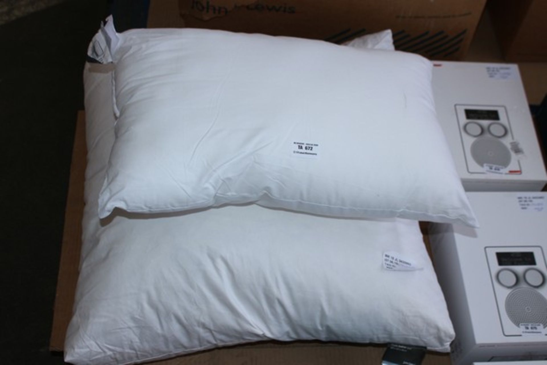 2X ASSORTED CUSHIONS COMBINED RRP £30 (07.06.18)