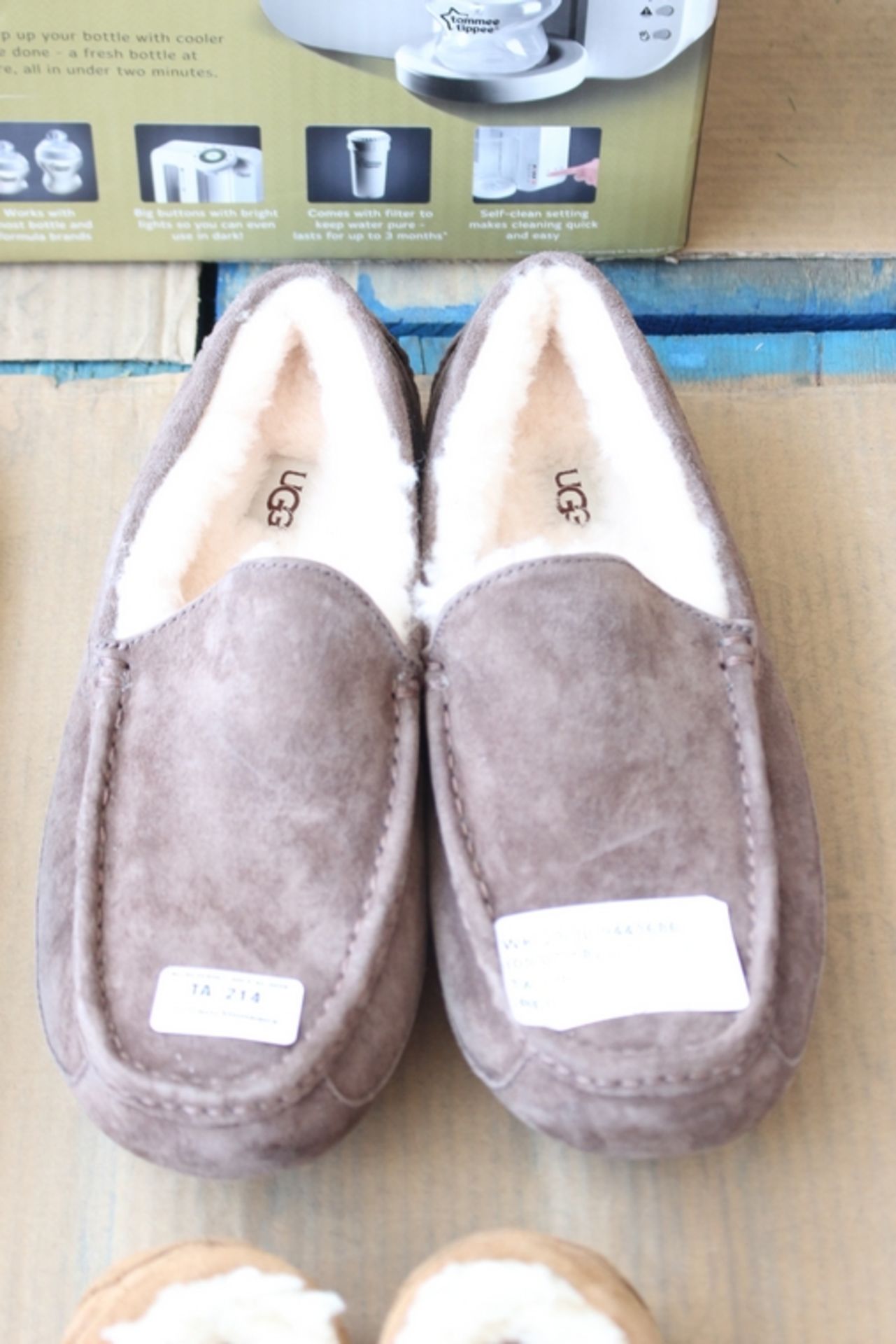 1X PAIR OF UGG SLIPPERS SIZE 9 RRP £110 (09.07.18) (2092720)