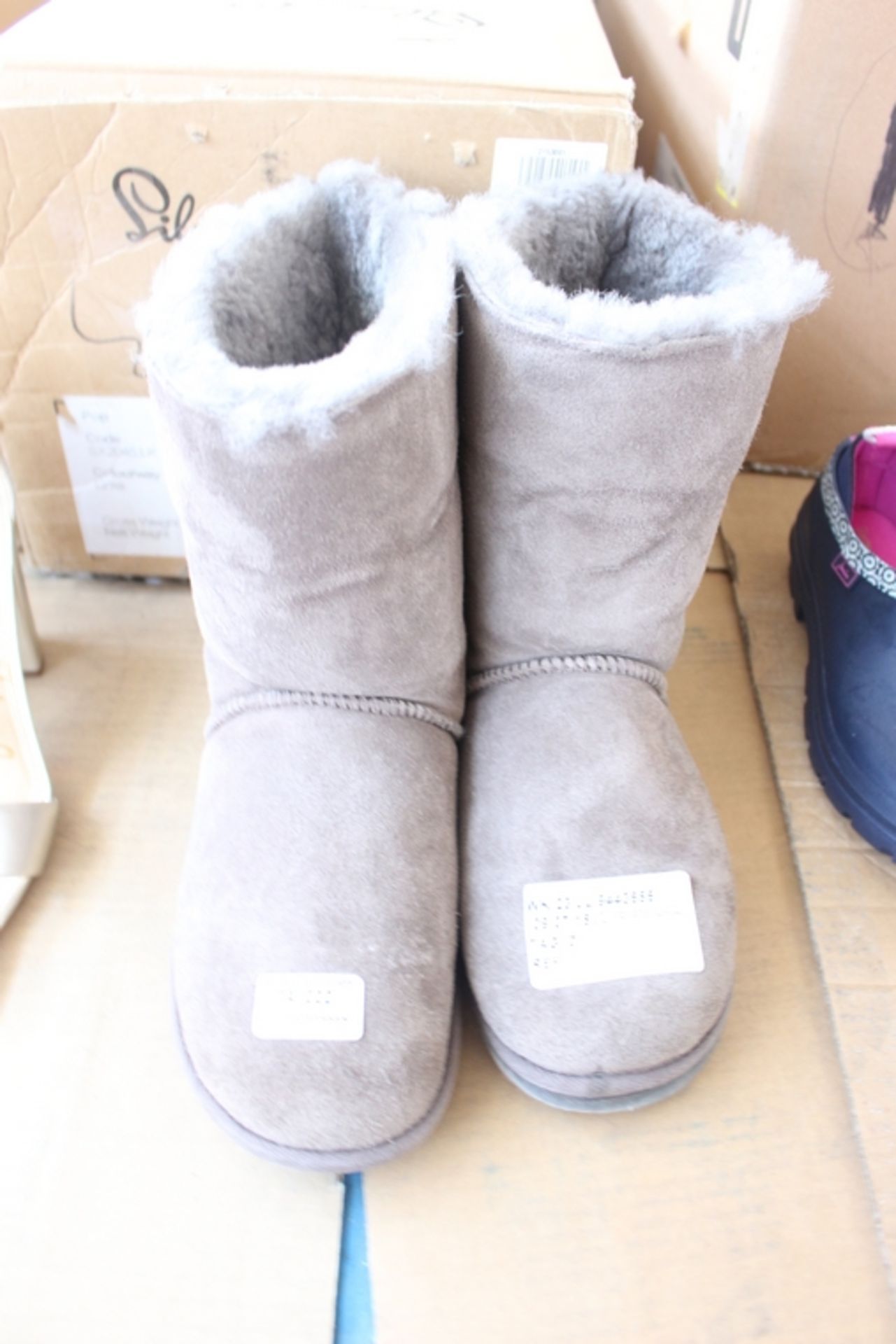 1X PAIR OF JUST SHEEP SKIN BOOTS SIZE 7-8 RRP £80 (09.07.18) (2133862)