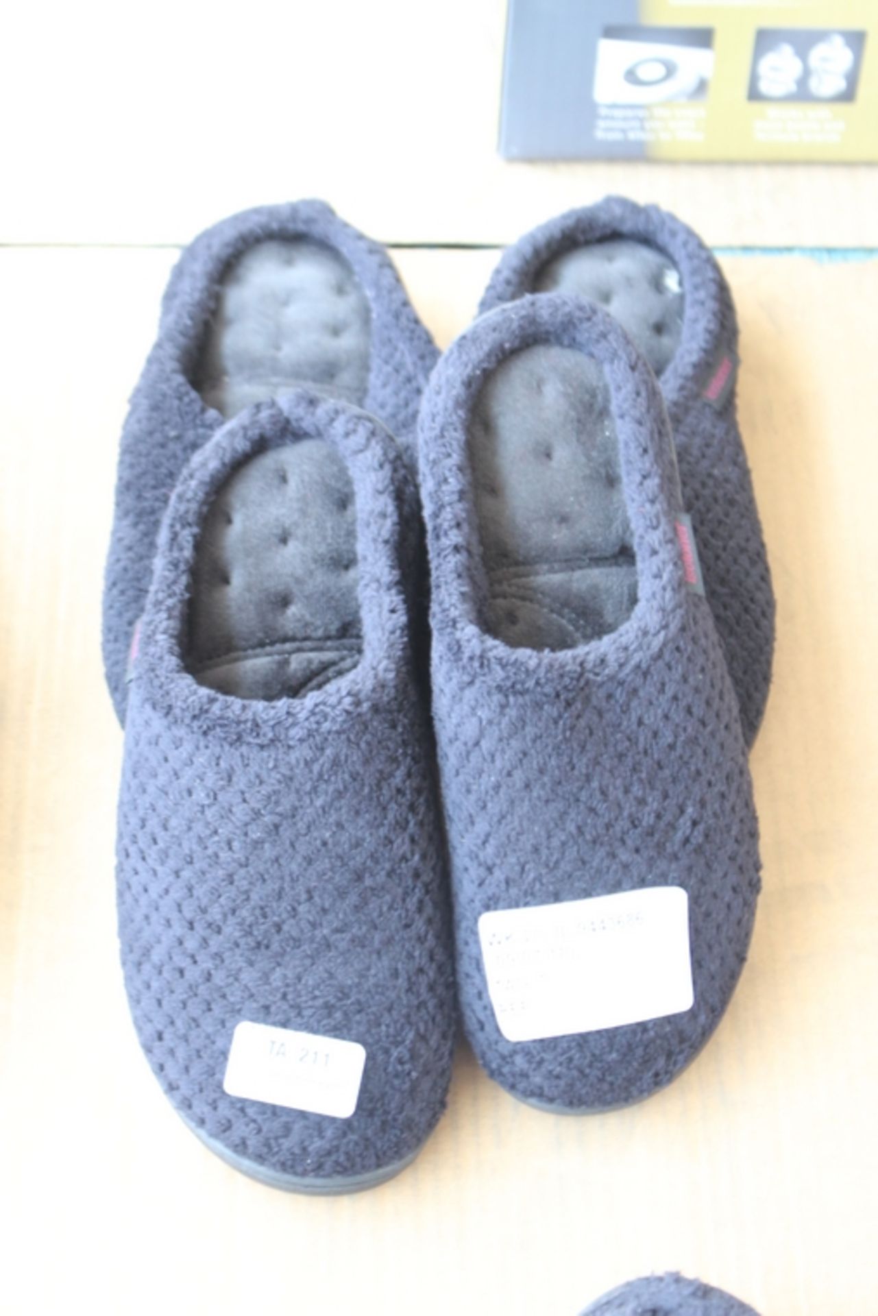 2X PAIRS OF ISO TONER SLIPPERS (09.07.18)