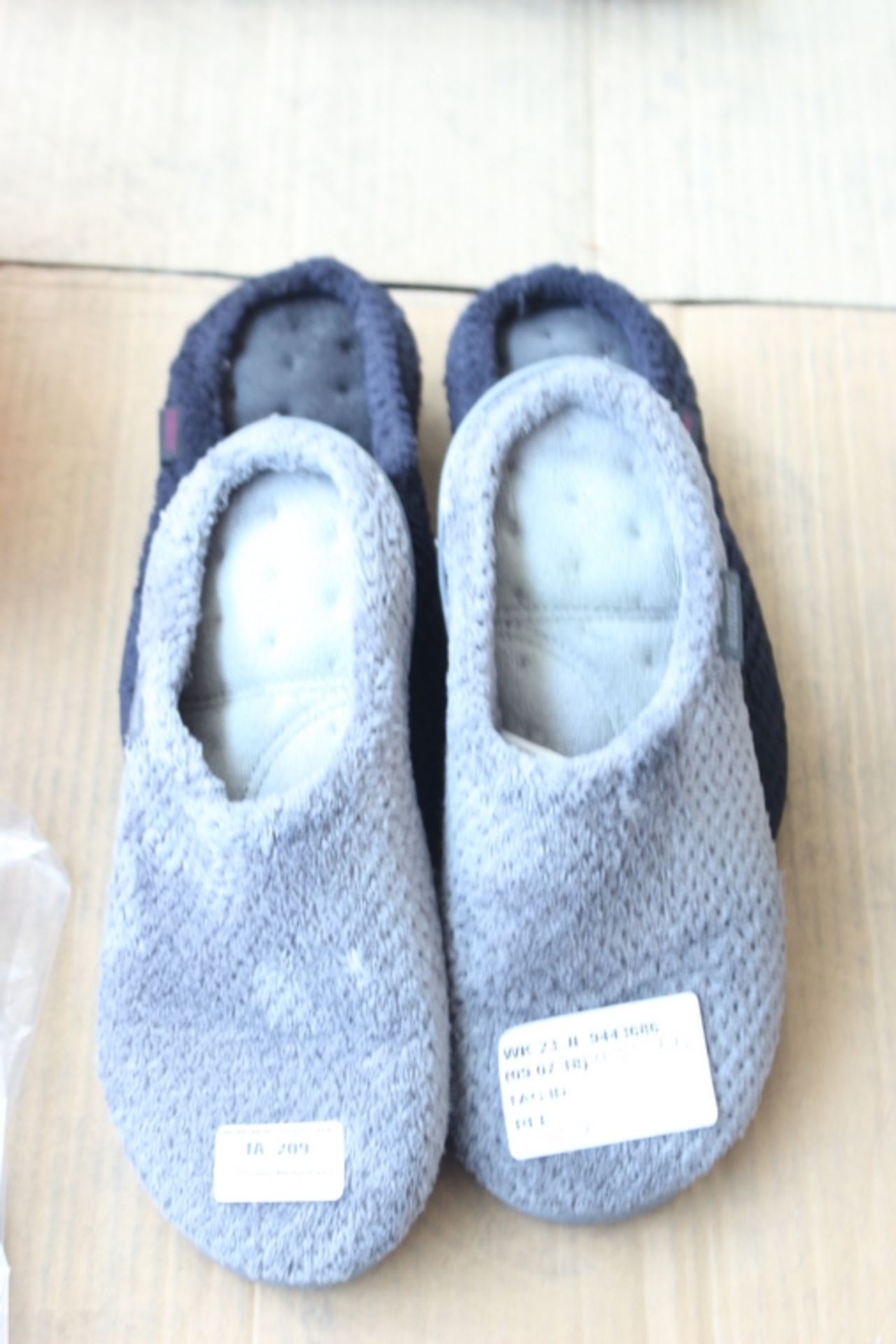 2X PAIRS OF ISO TONER SLIPPERS (09.07.18)