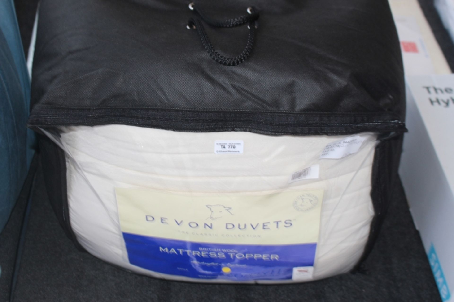 1X DEVON DUVETS KING SIZE MATTRESS TOPPER RRP £170 (10.07.18) (2159769)